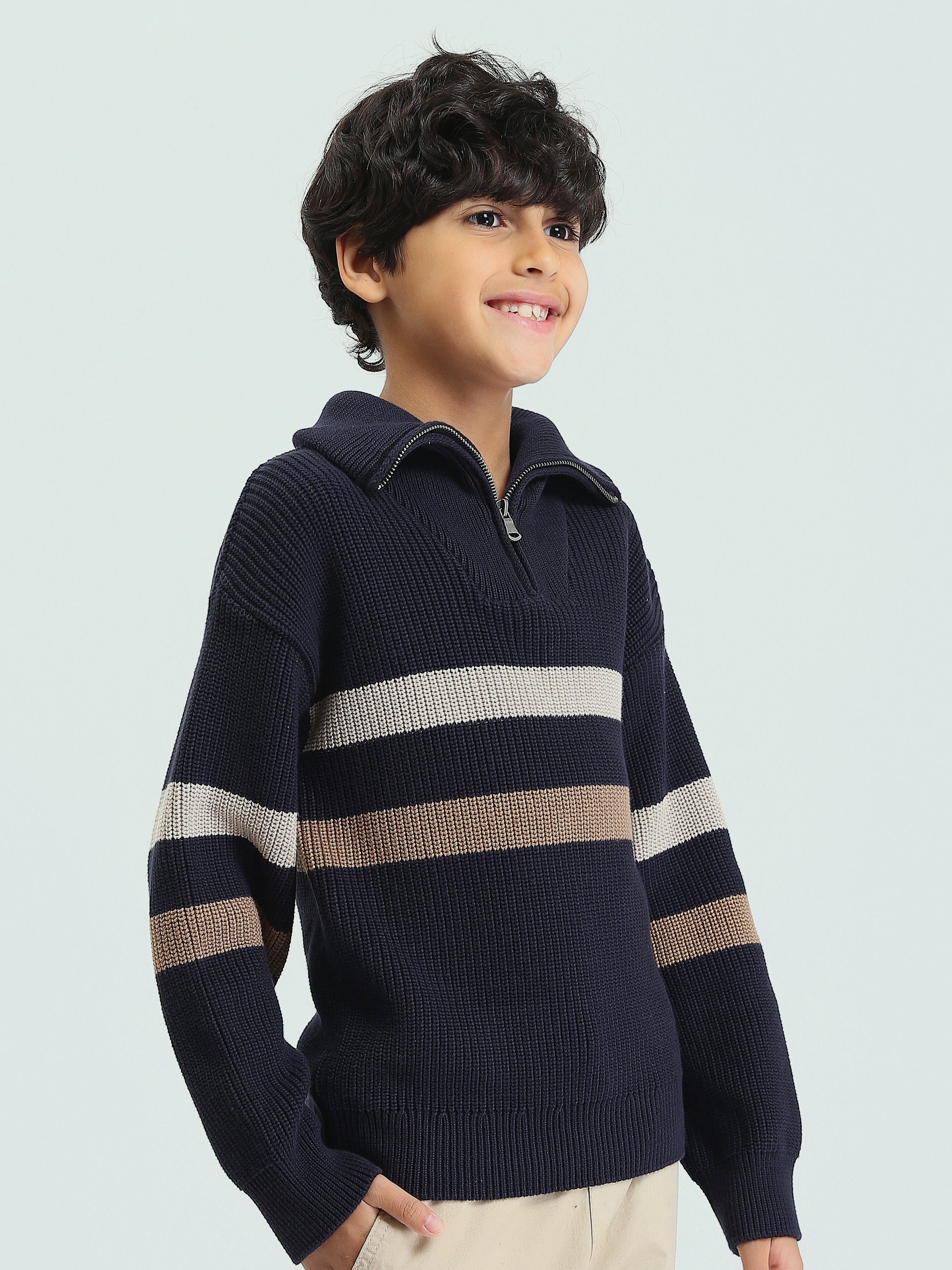 Pull pour garçons au design moderne avec des lignes colorées - PUL25WPSH27857TB1