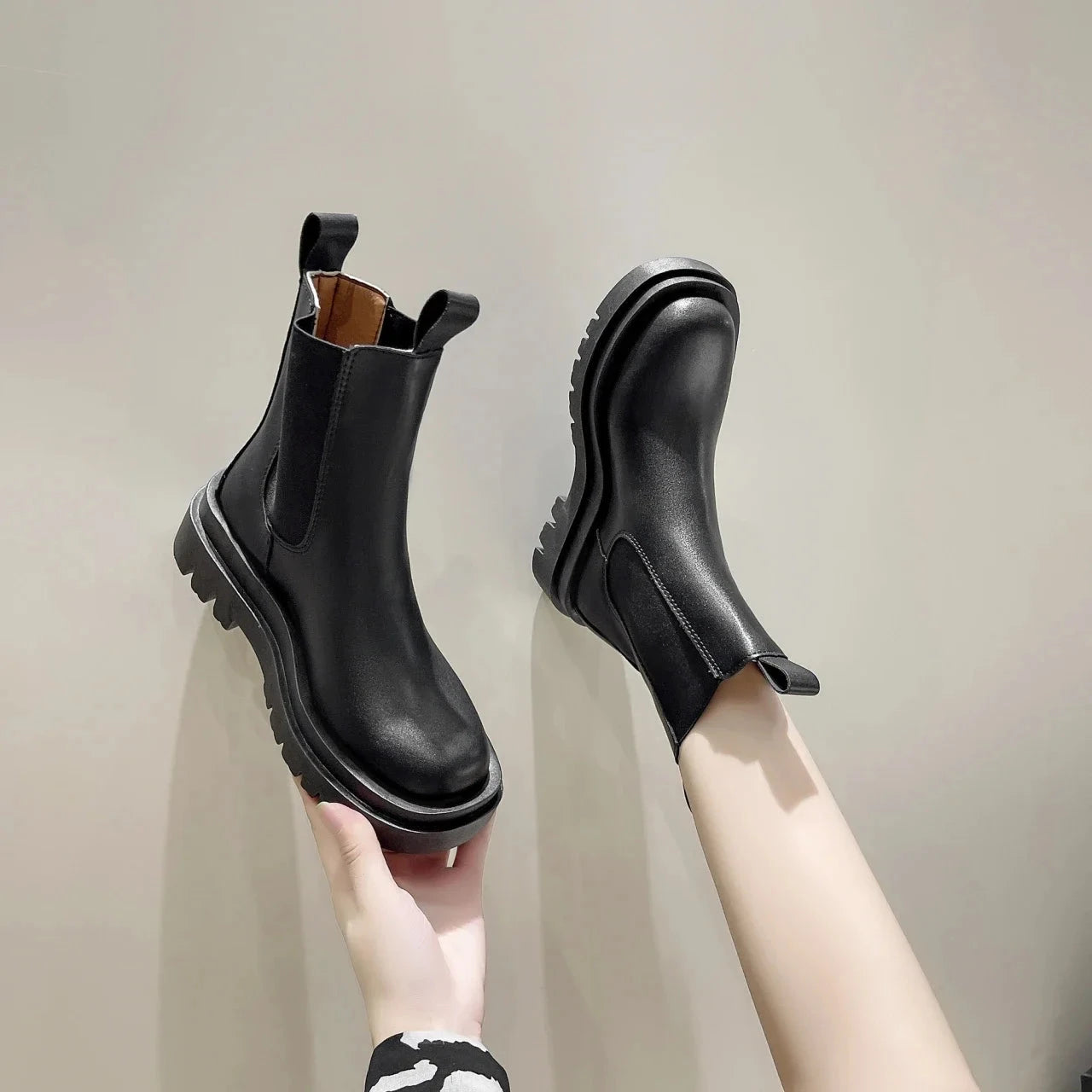 Women Boots Hot Luxury Thick Sole Chelsea Boots Women Flat Casual Boots High Quality Fashion Shoes for Women Zapatos De Mujer MU Group