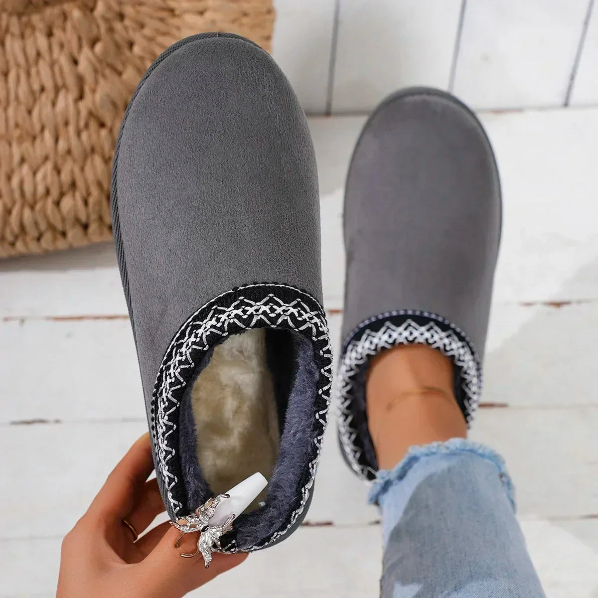 Snow Boots 2024 Women Winter Cashmere Warm Thick Soles Without Heel-covered Hair Half Slipper Cotton Shoes Cashmere Warm Boots MU Group