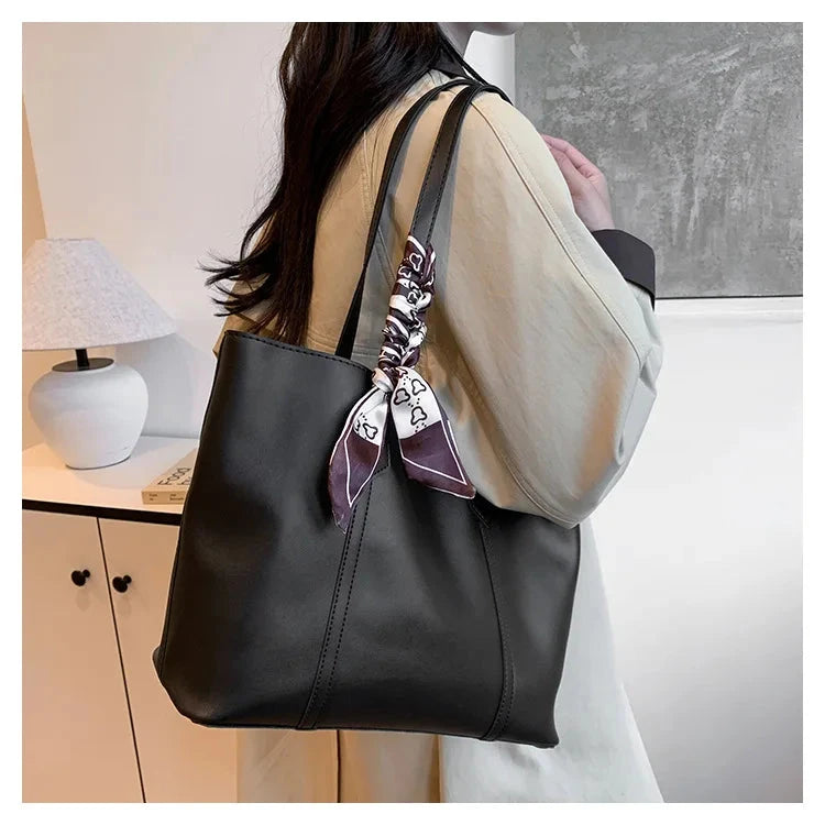 Women's bag New summer black handbag large capacity shoulder bag niche commuter woman bag Tote bag MU Group