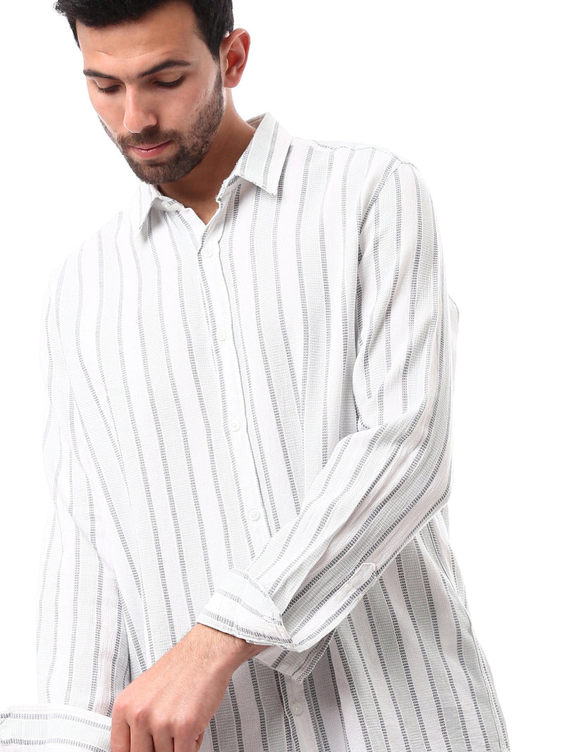 قميص رجالي بأكمام طويلة بخطوط رأسية -SHI24SSCR19463TM1