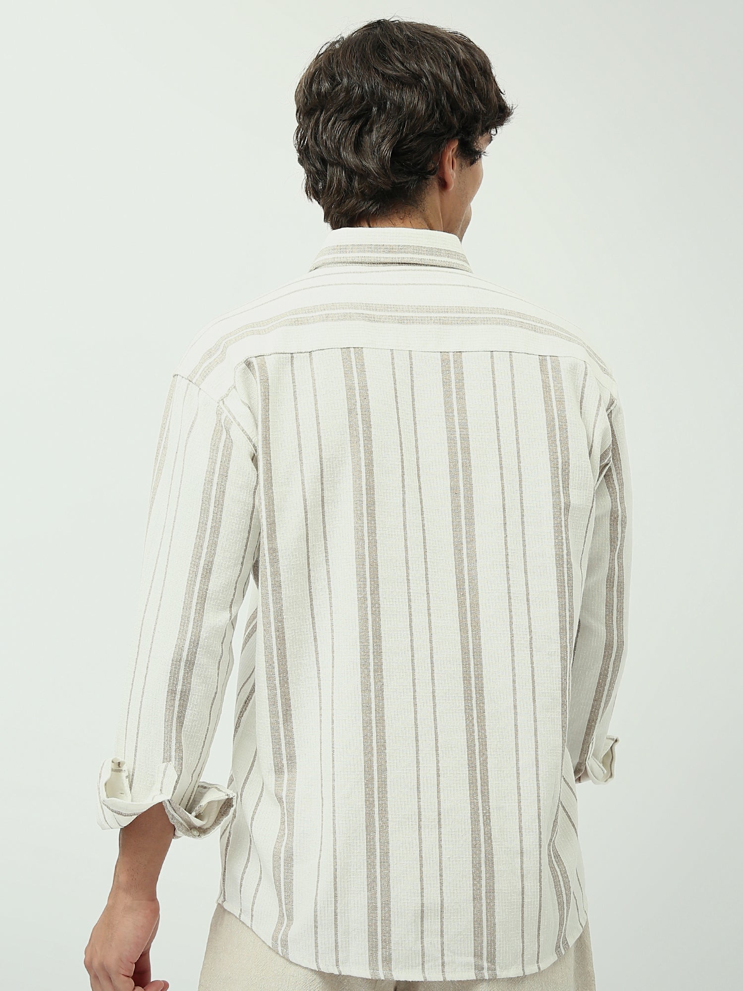 Chemise pour homme à rayures aux couleurs chaudes — SHI24SSPR19468TM1