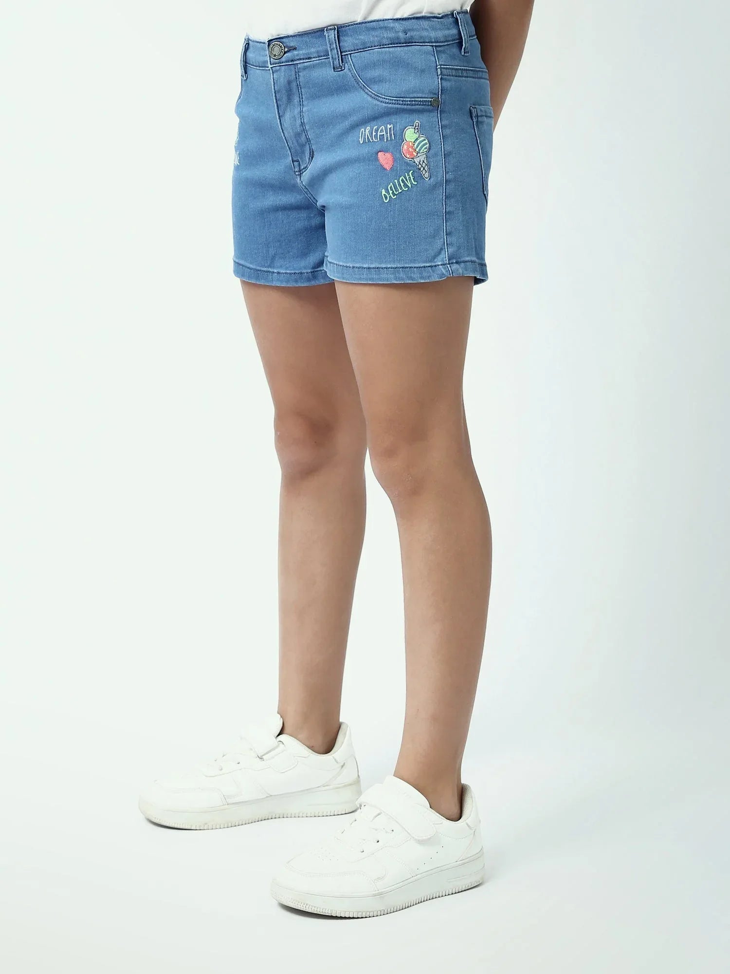 Short fille en jean bleu avec broderies, coupe courte - SHR24SDDW70580MG1 - Justyol
