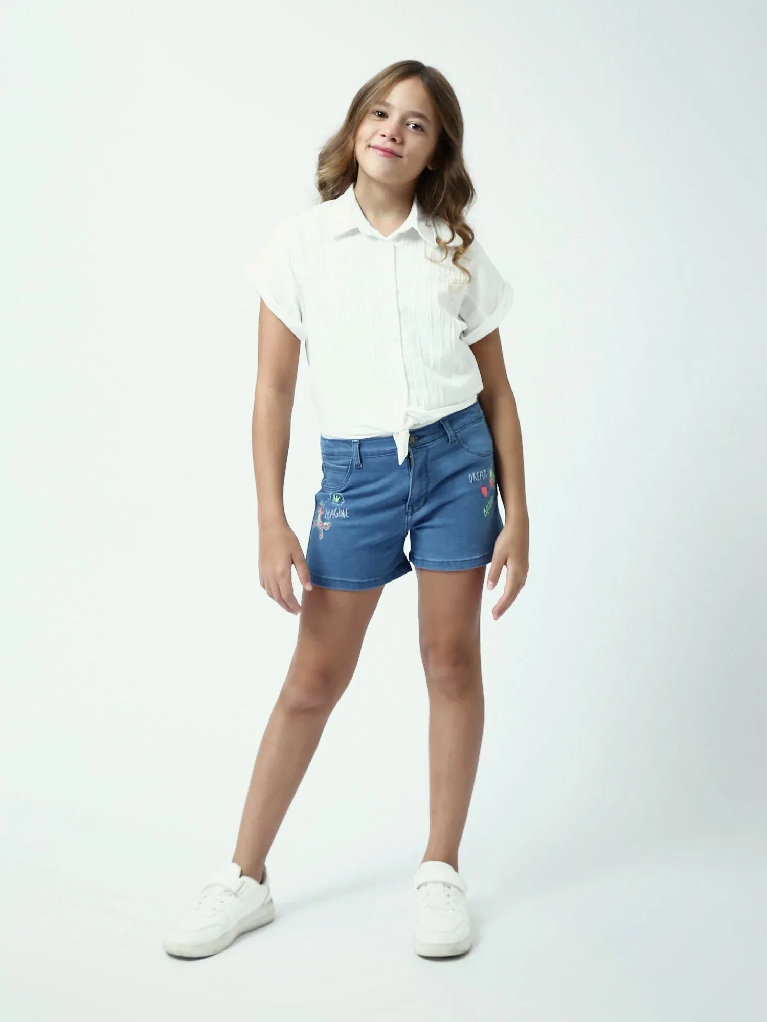 Short fille en jean bleu avec broderies, coupe courte - SHR24SDDW70580MG1 - Justyol