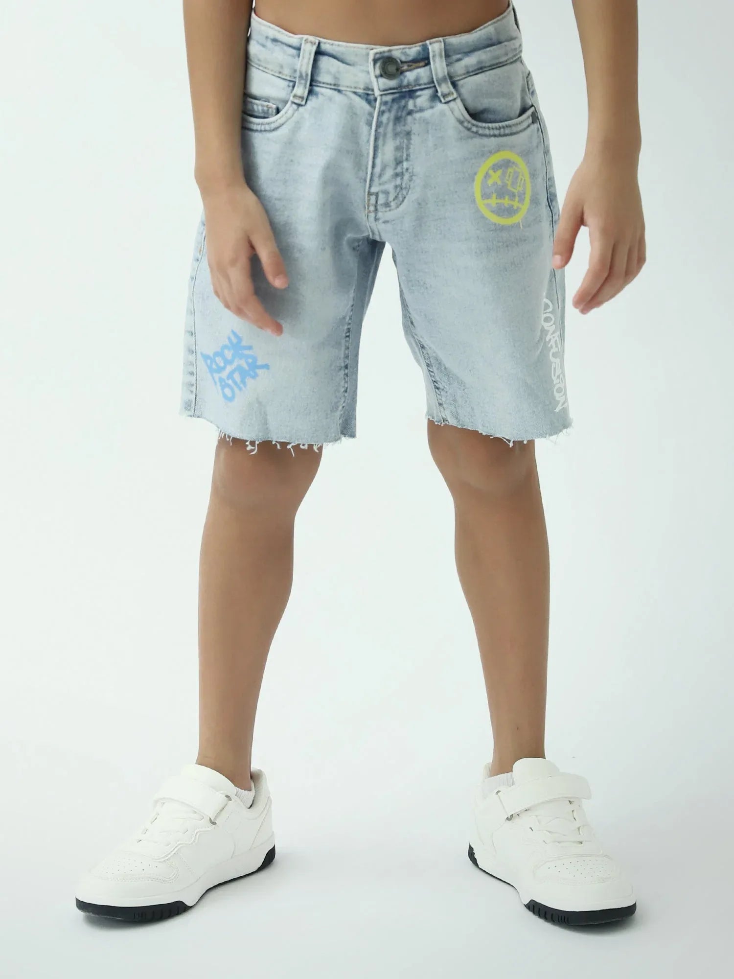 Short en jean garçon bleu clair style graffiti à bords effilochés - SHR24SDPP75432MB1 - Justyol