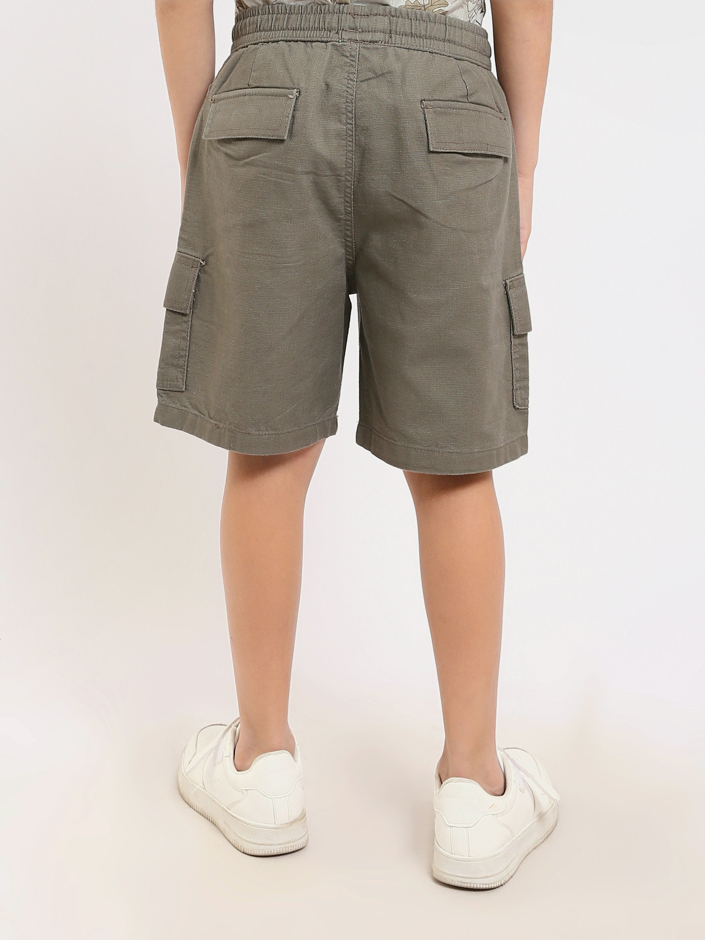 Short cargo garçon avec taille élastique et cordon – SHR24SGBC23168TB1