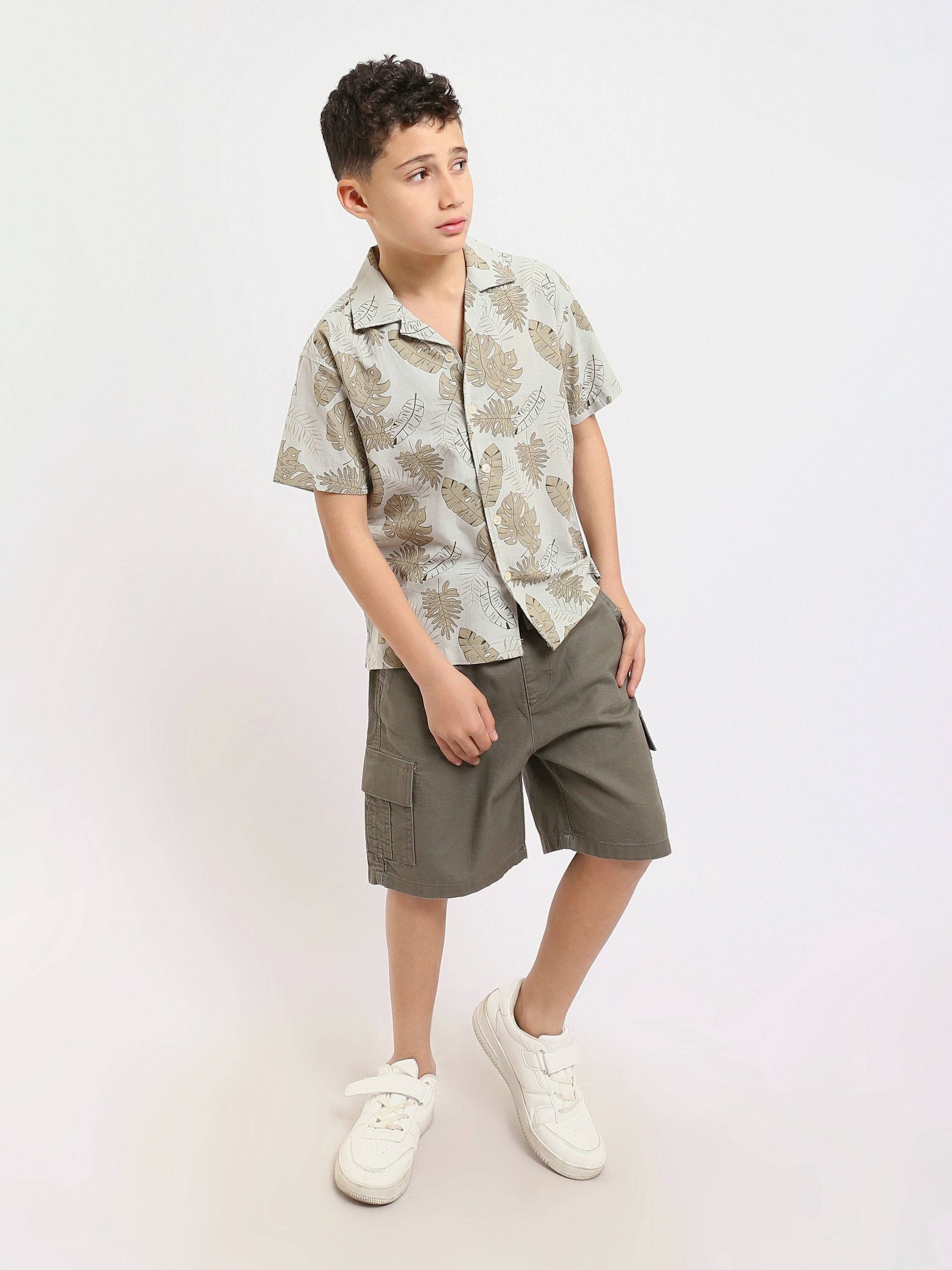 Short cargo garçon avec taille élastique et cordon – SHR24SGBC23168TB1