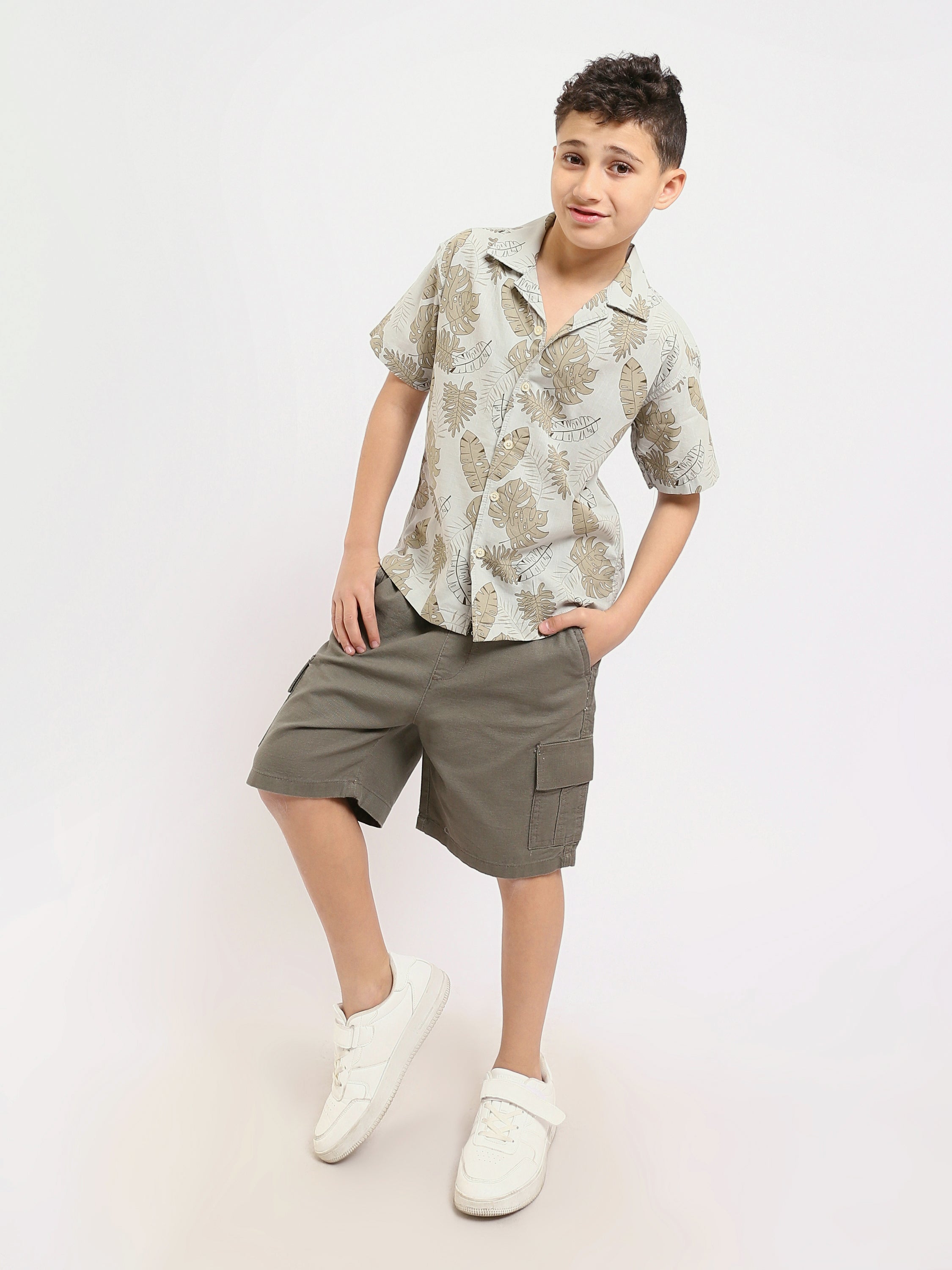 Short cargo garçon avec taille élastique et cordon – SHR24SGBC23168TB1