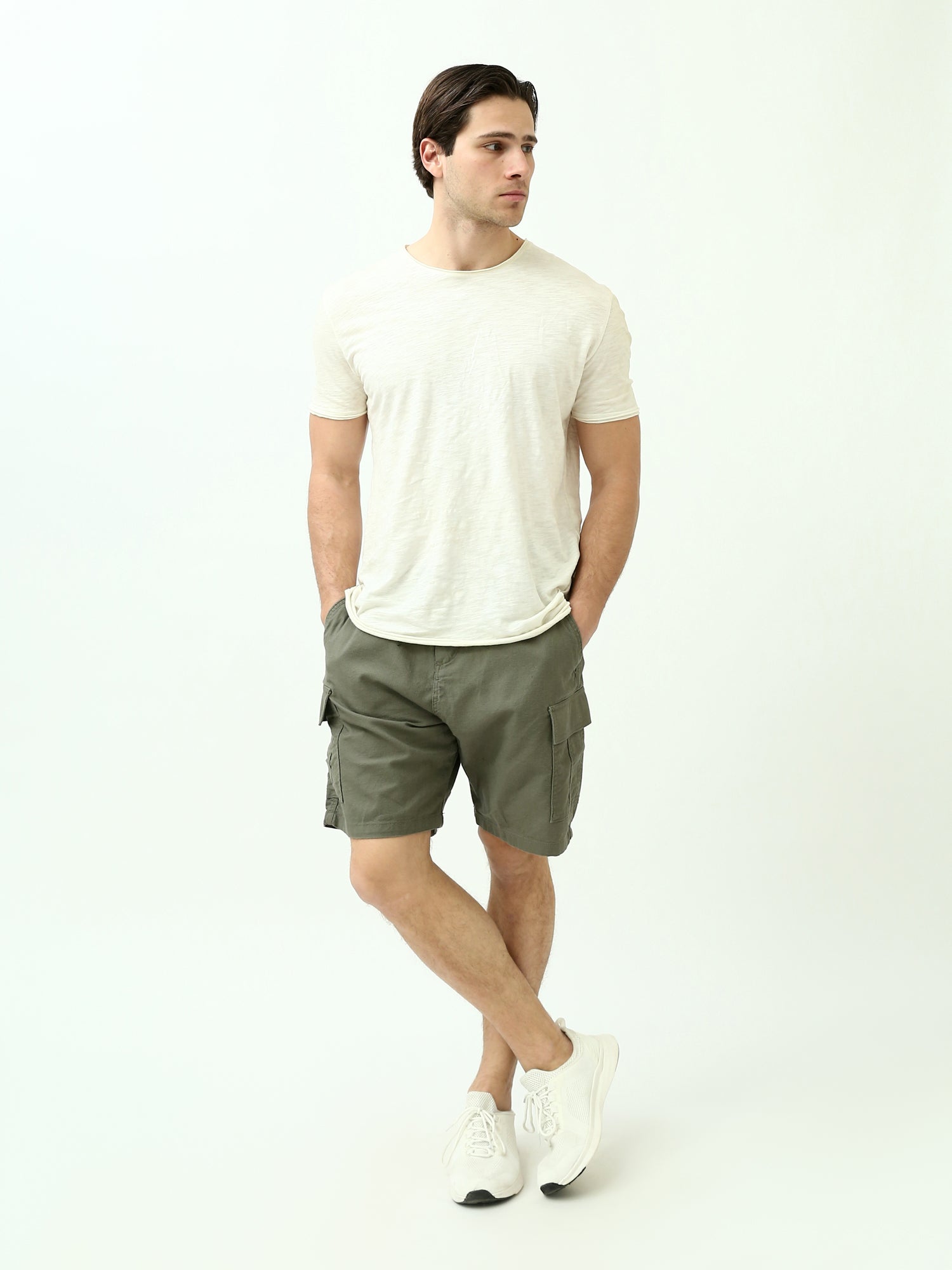 Short en tissu pour homme avec taille élastique et poches latérales, couleur olive - SHR24SGBC23168TM1