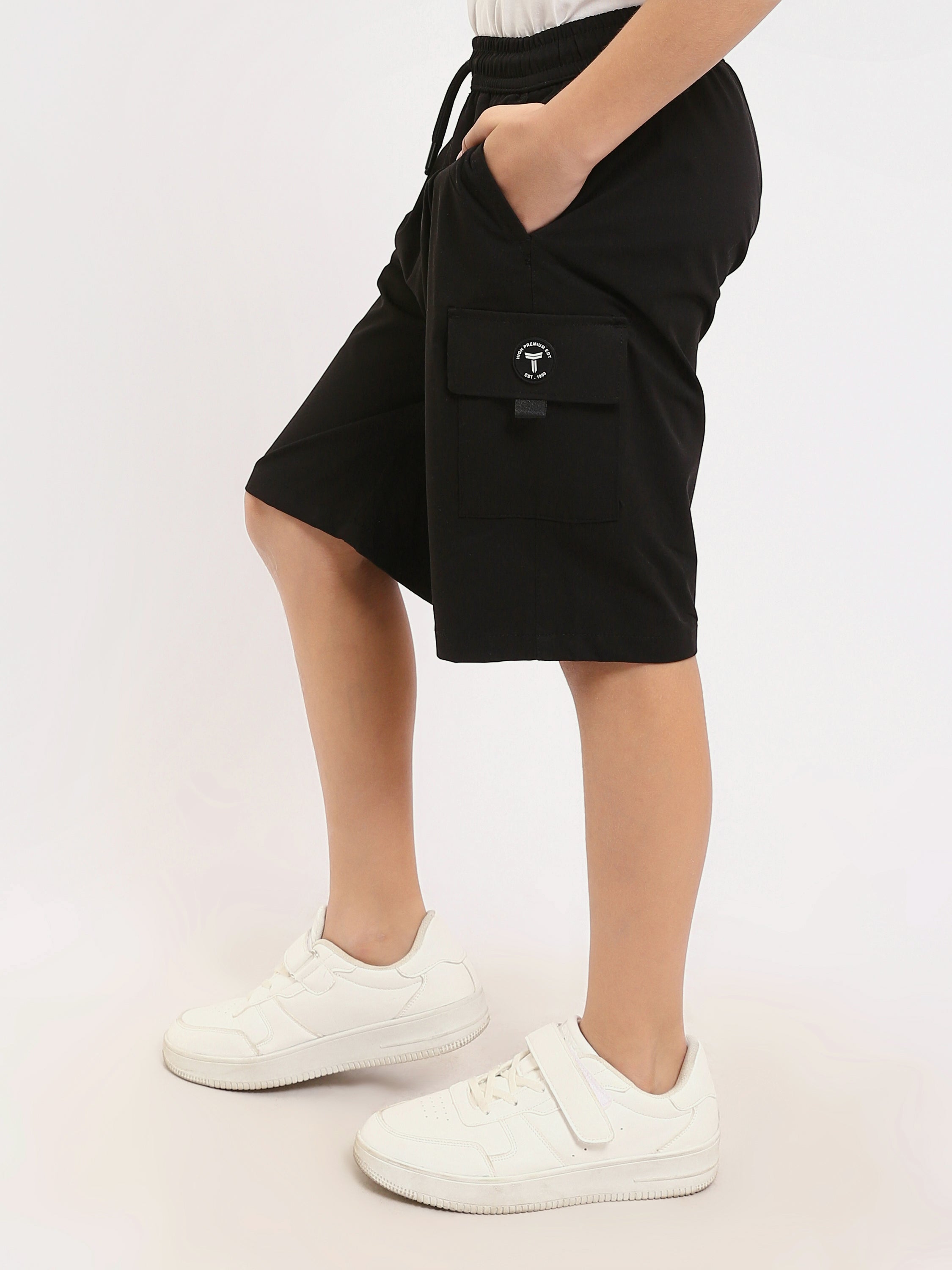 Short pour enfants au design moderne avec taille élastique et poches latérales - SHR24SGBC23172TB1