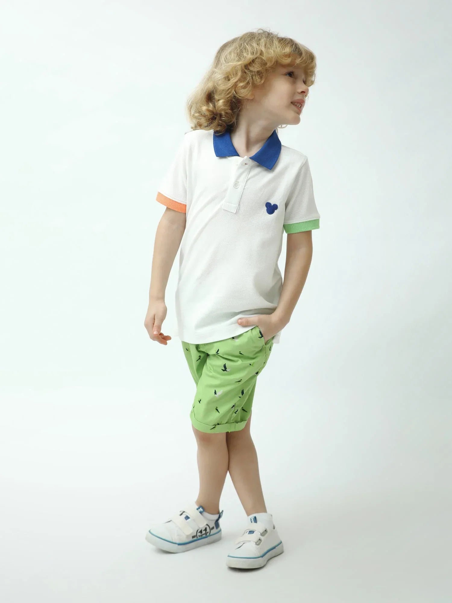 Short garçon vert fluo imprimé oiseaux avec poches et cordon - SHR24SGBS75309MB1 - Justyol