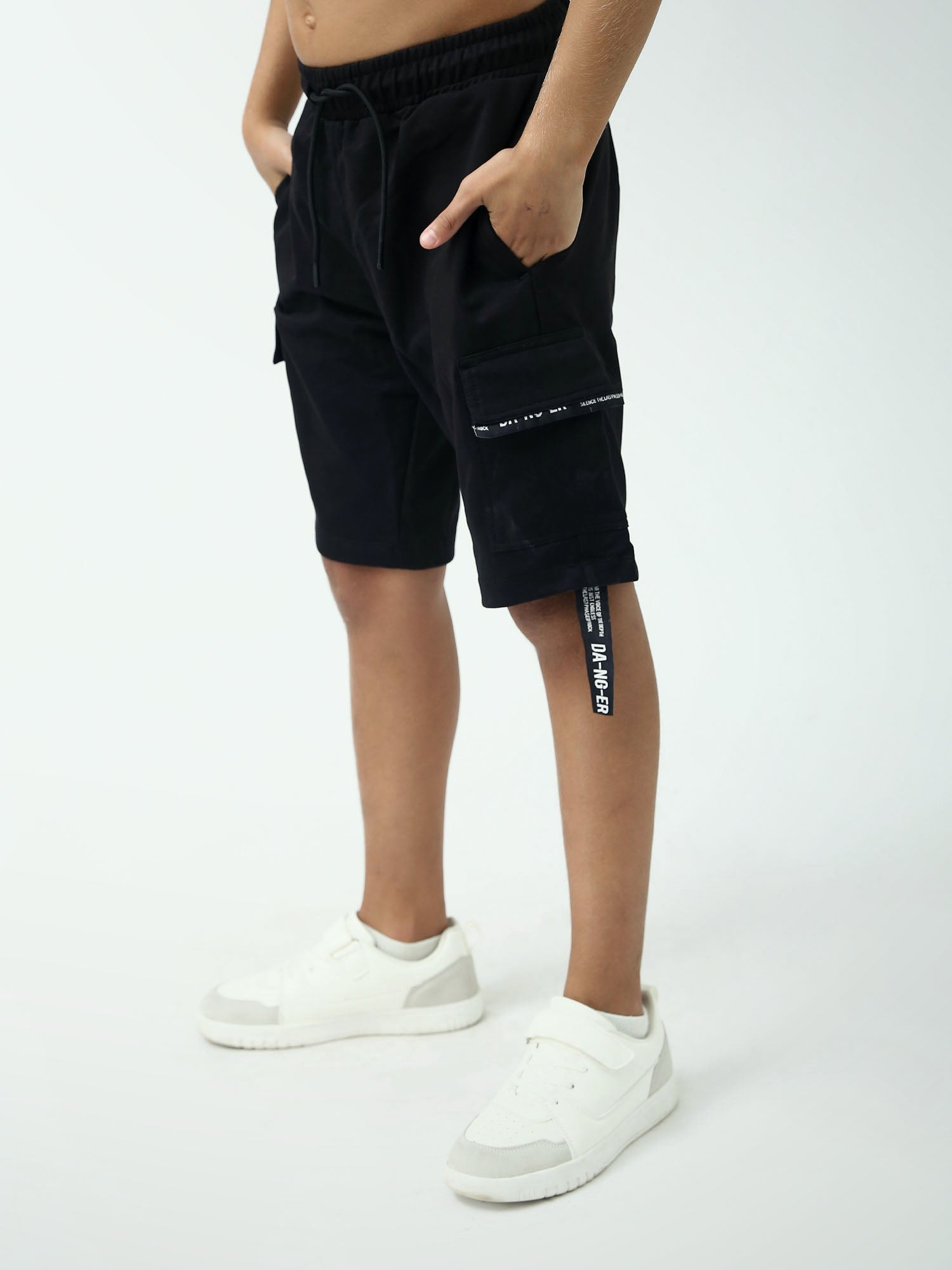 Short cargo ado garçon noir à cordon et poches latérales - SHR24SMBC75316MJ1