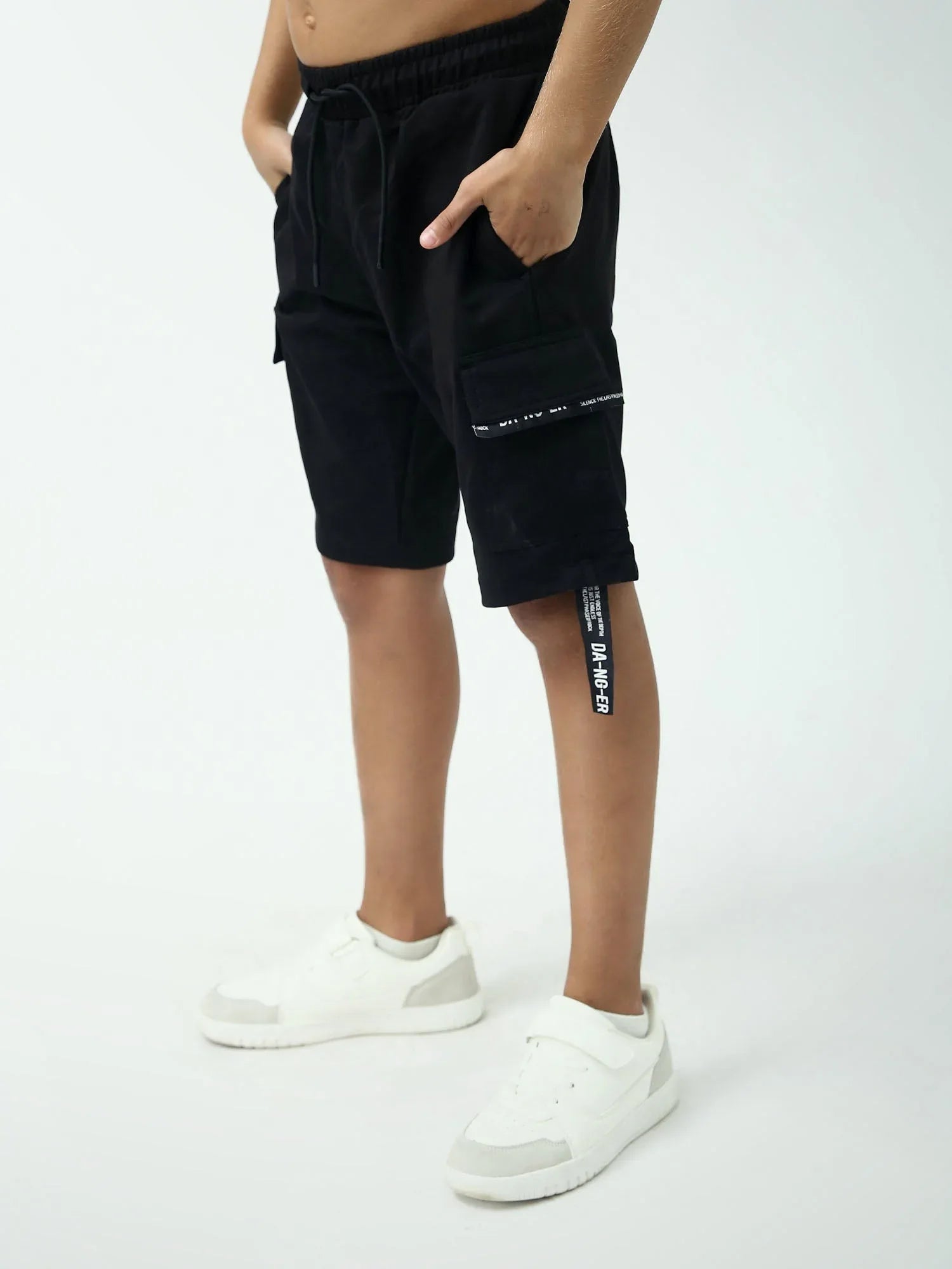 Short cargo ado garçon noir à cordon et poches latérales - SHR24SMBC75316MJ1 - Justyol