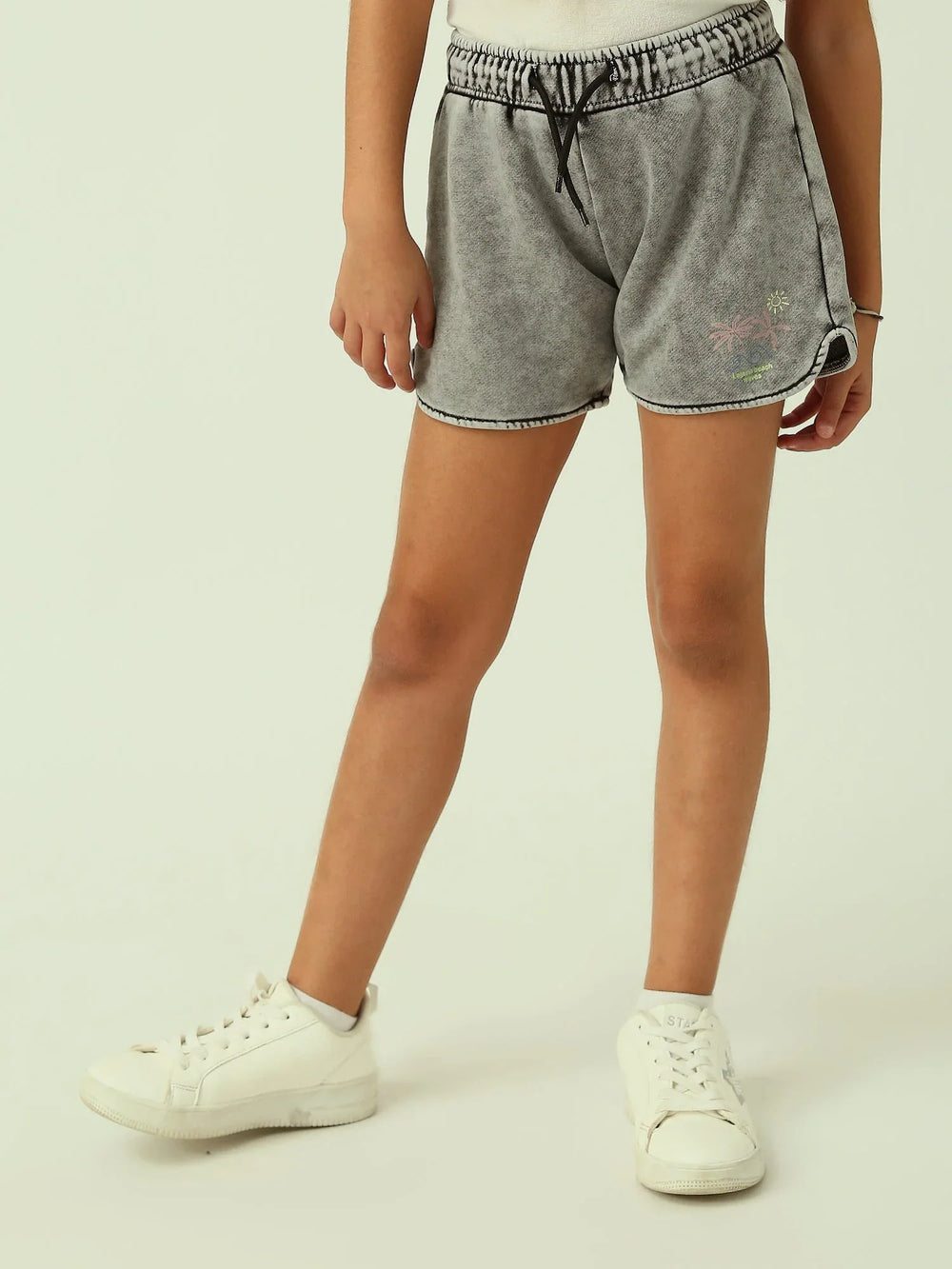شورت للبنات من القطن – خصر مطاطي برباط – ستايل سبور – تطريز نخلة – SHR24SMPS70616MG1
