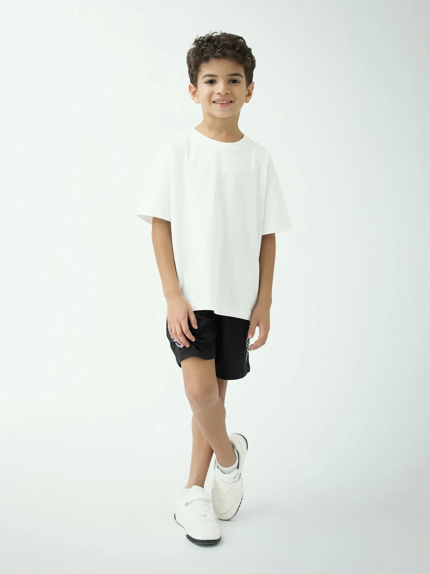 Short garçon noir sport avec poches zippées et bandes réfléchissantes - SHR24SSPS75644MB1 - Justyol