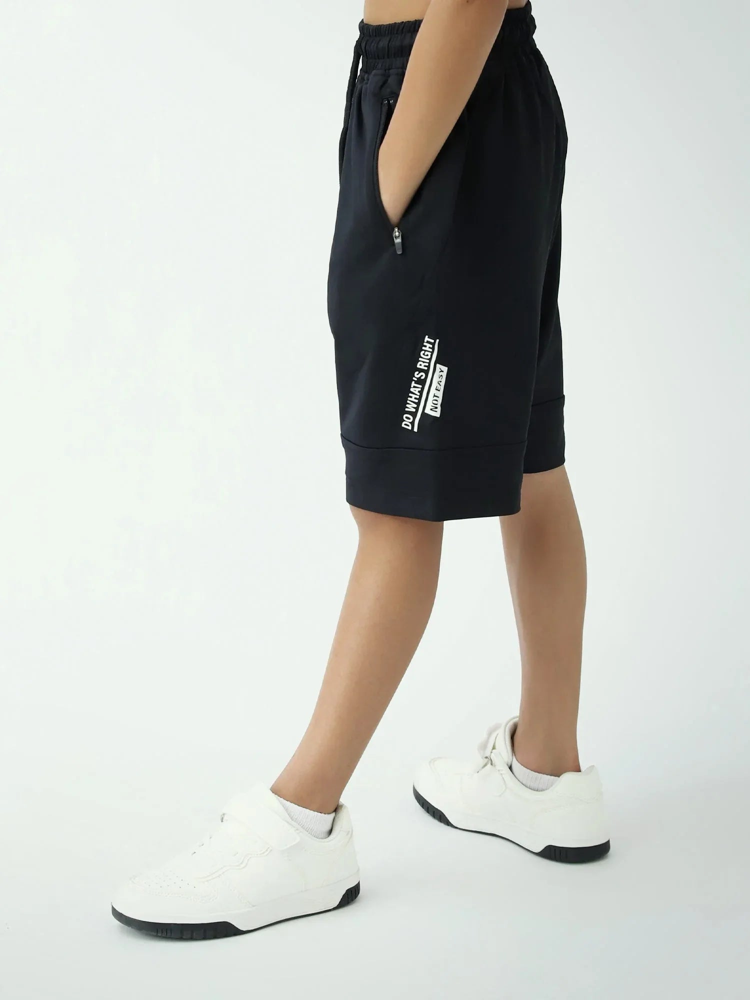 Short garçon noir sport avec cordon, poches zippées – coupe confort - SHR24SSPS75645MB1 - Justyol