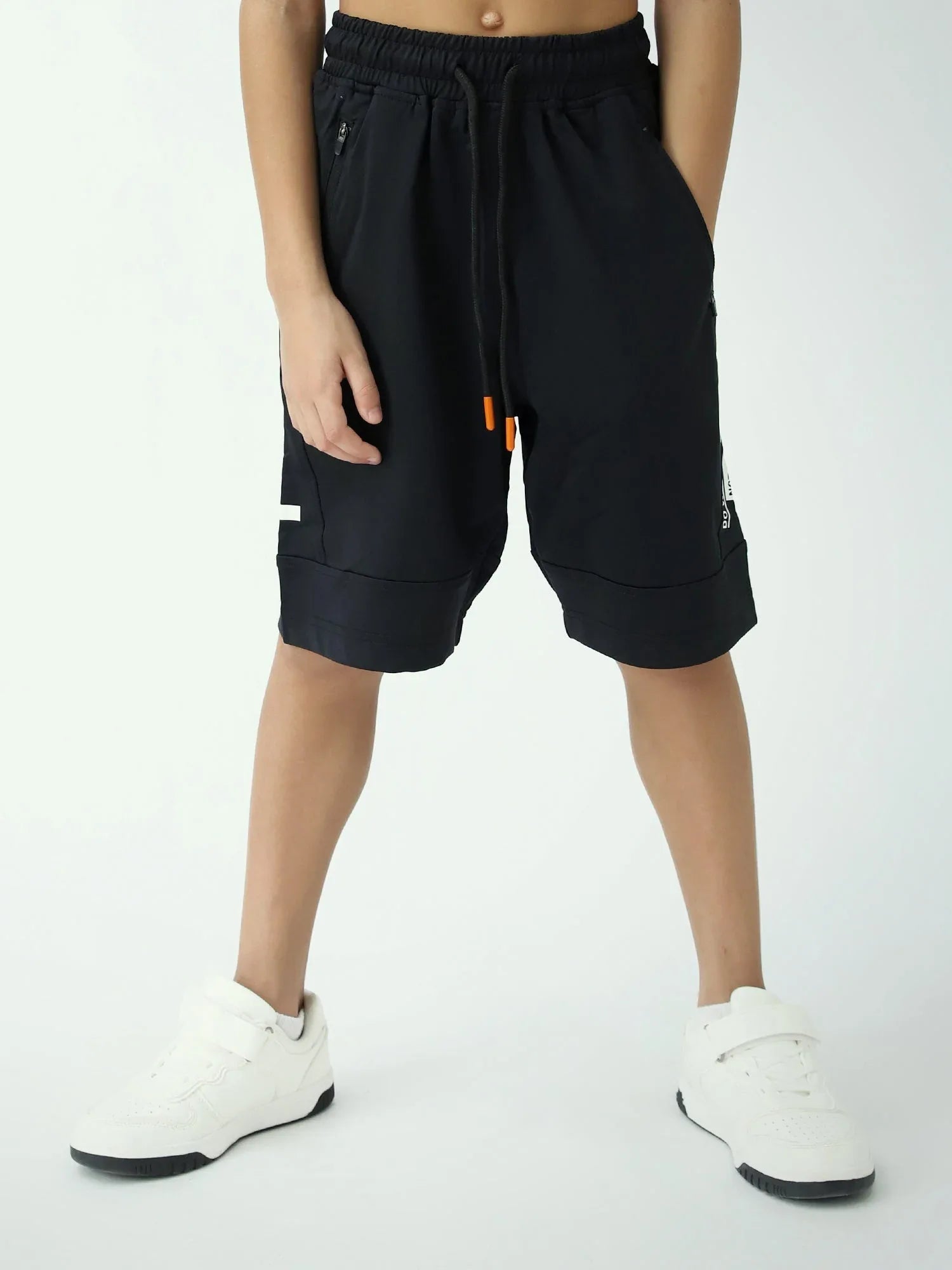 Short garçon noir sport avec cordon, poches zippées – coupe confort - SHR24SSPS75645MB1 - Justyol