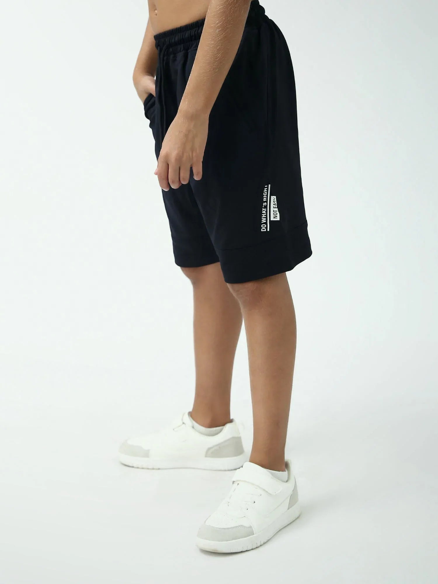 Short ado garçon noir sport avec cordon et poches – coupe confort - SHR24SSPS75645MJ1 - Justyol
