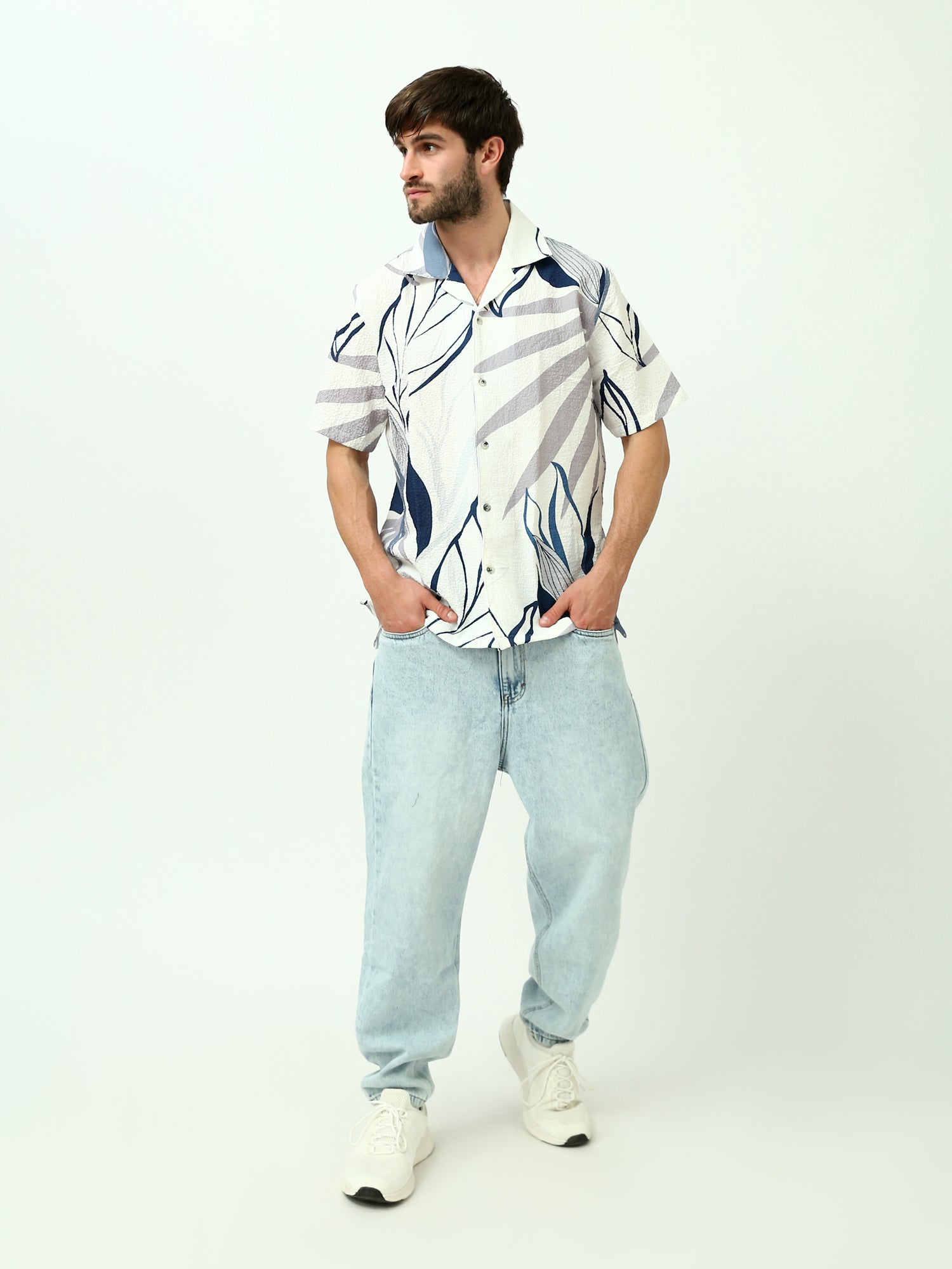 Chemise homme ornée de boutons au design moderne – SSH24SACC19450TM1