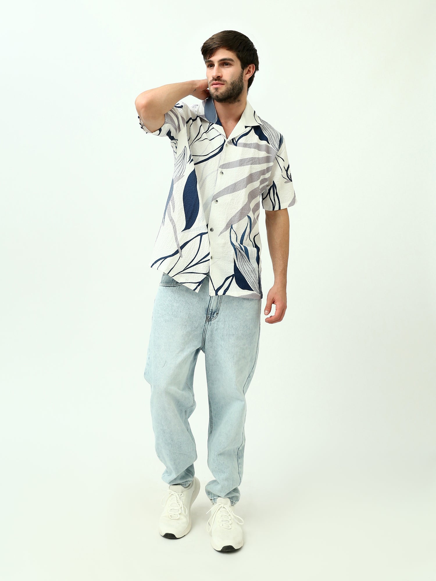 Chemise homme ornée de boutons au design moderne – SSH24SACC19450TM1