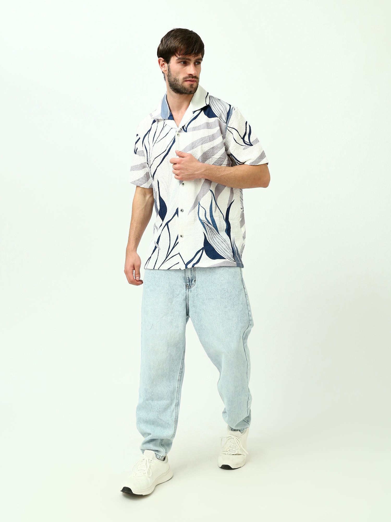 Chemise homme ornée de boutons au design moderne – SSH24SACC19450TM1