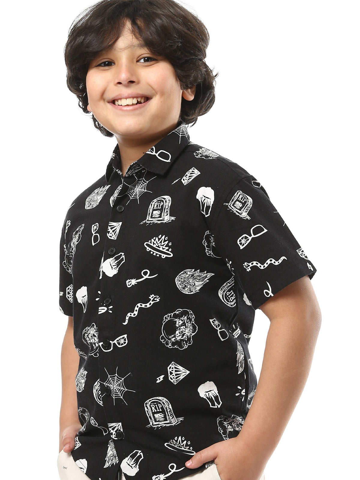 Chemise garçon à manches courtes avec imprimé distinctif – SSH24SAIC19405TB1
