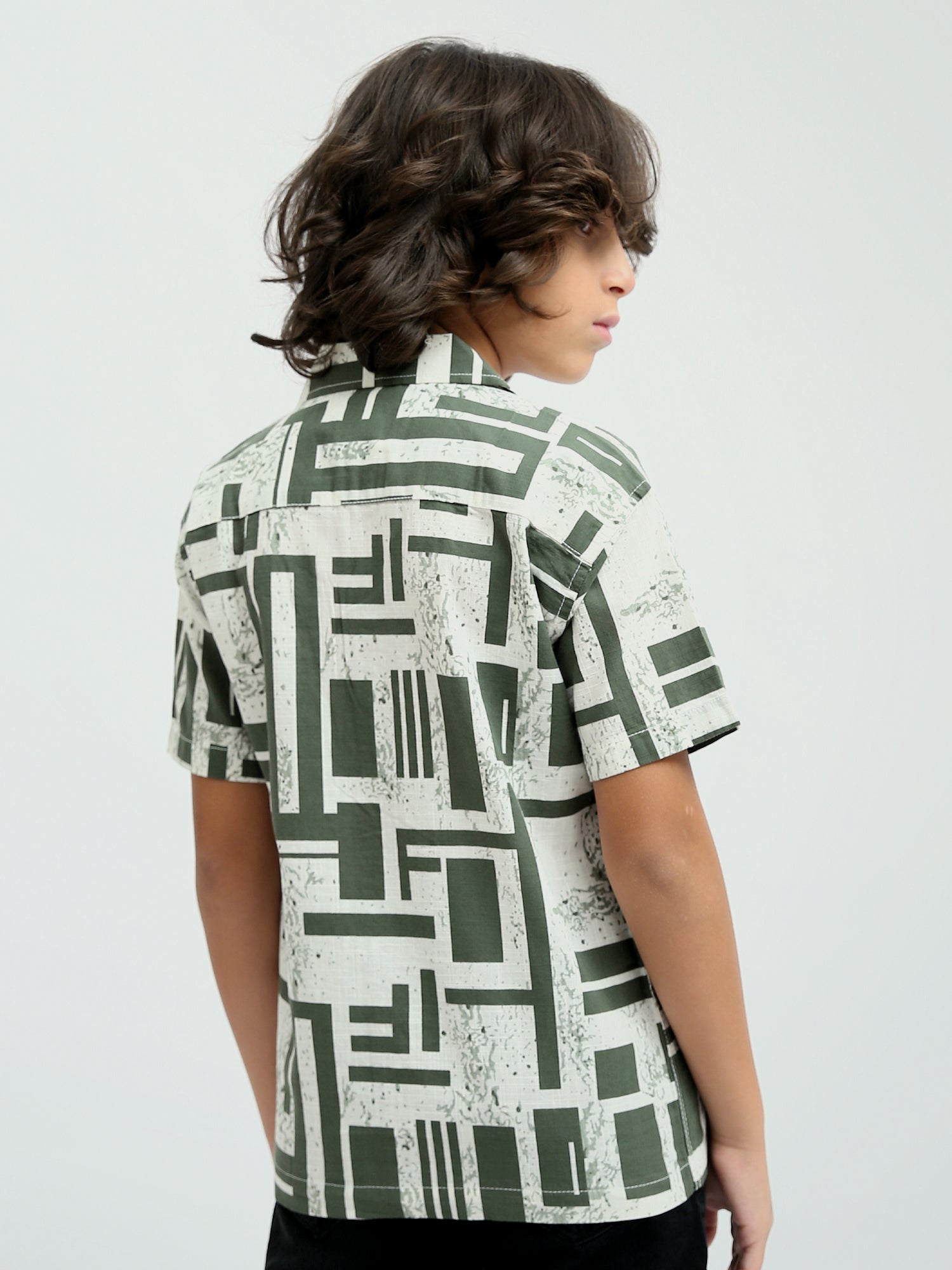 Chemise garçon à manches courtes imprimé géométrique vert olive - SSH24SASC31132TB1