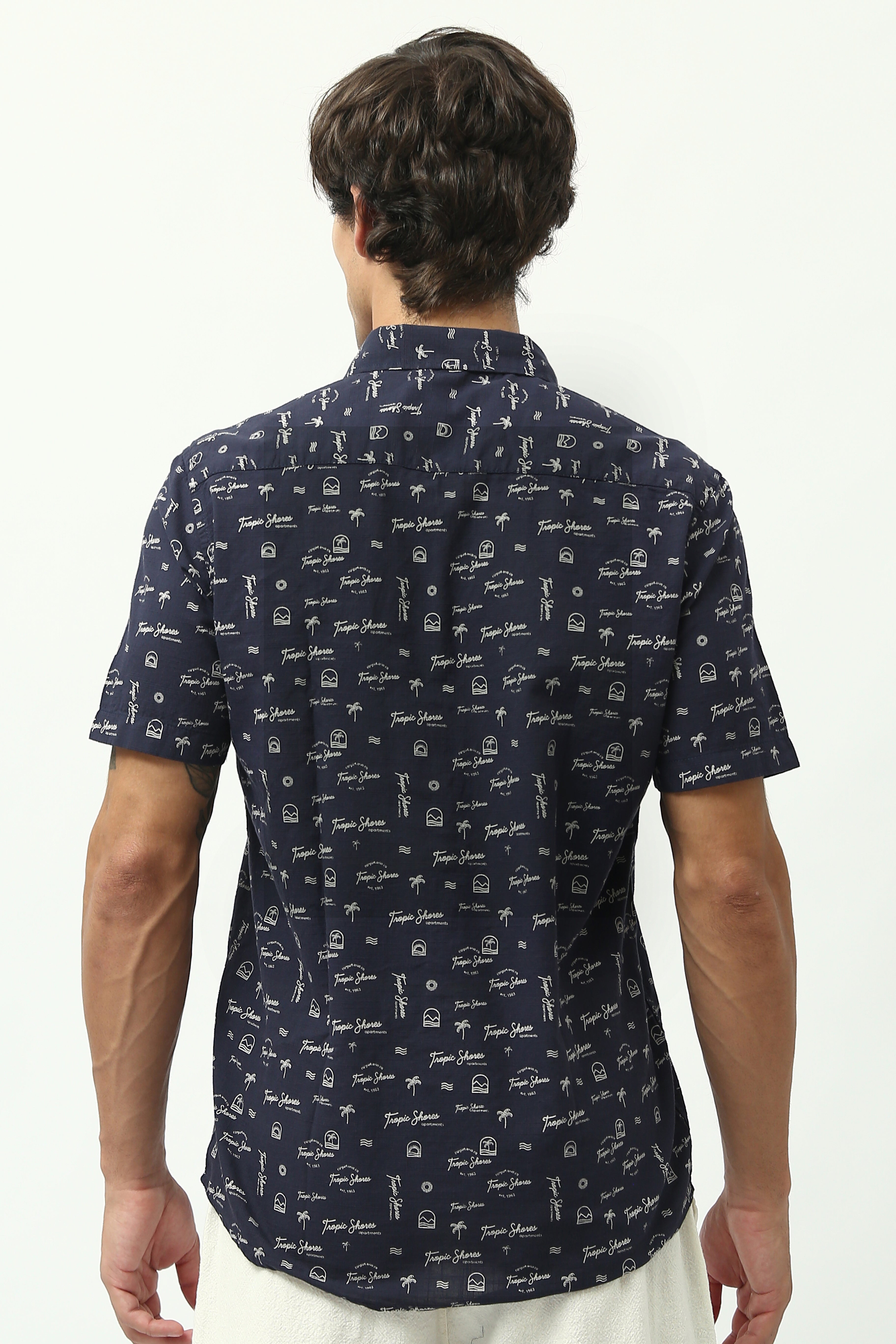 Chemise homme blanche à motifs inspirés du voyage - SSH24SASS19525TM1