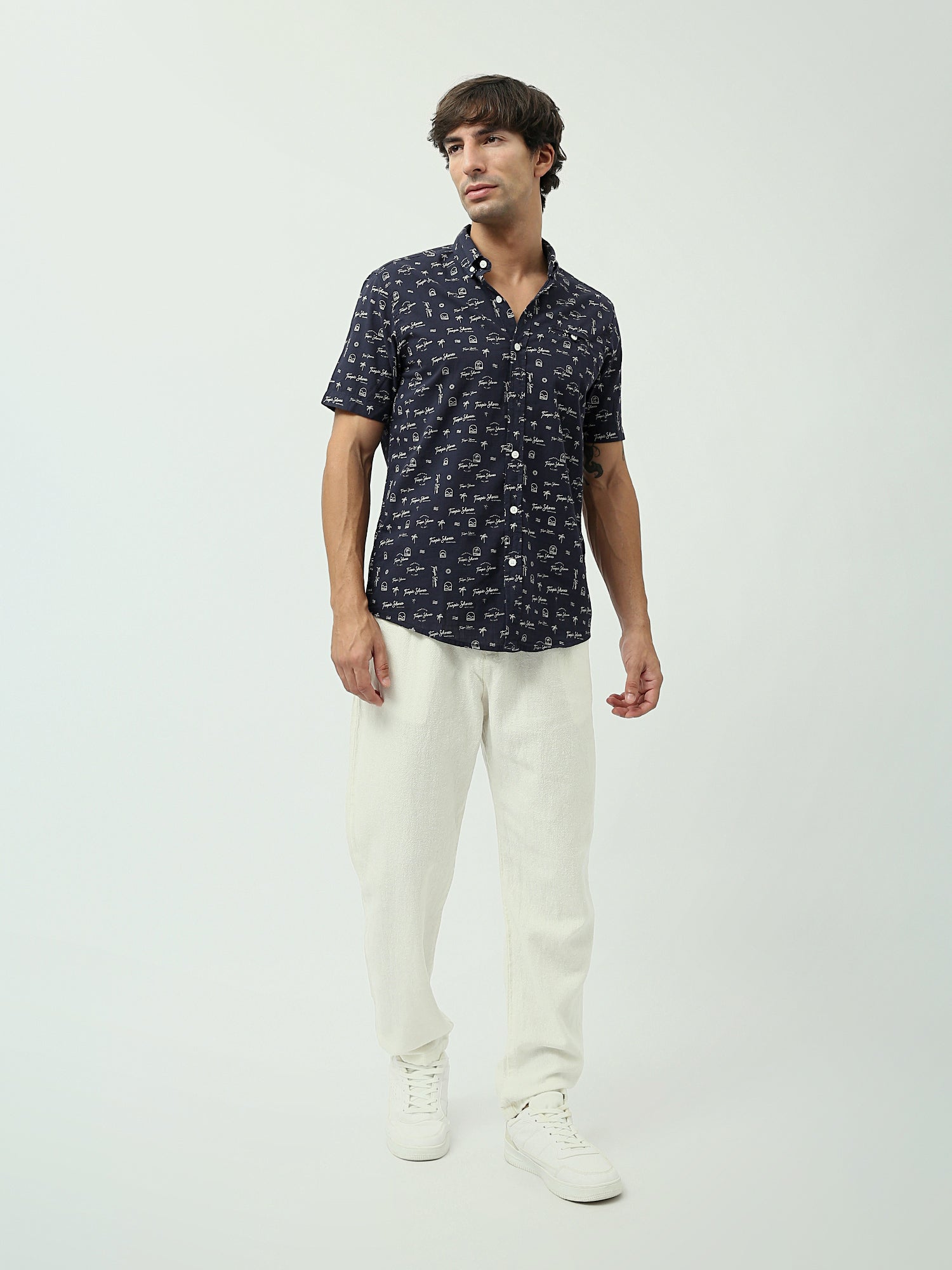 Chemise homme blanche à motifs inspirés du voyage - SSH24SASS19525TM1