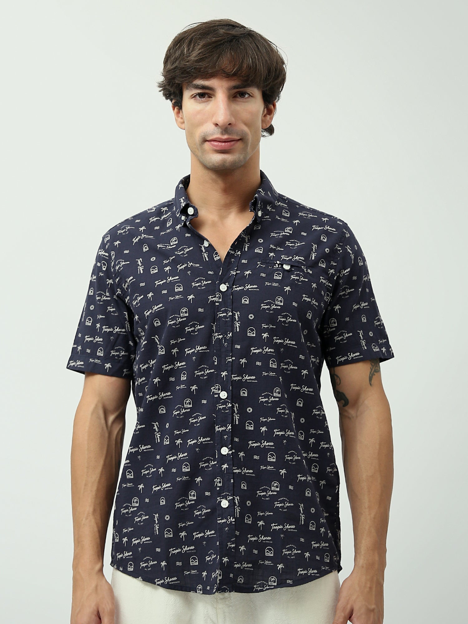 Chemise homme blanche à motifs inspirés du voyage - SSH24SASS19525TM1