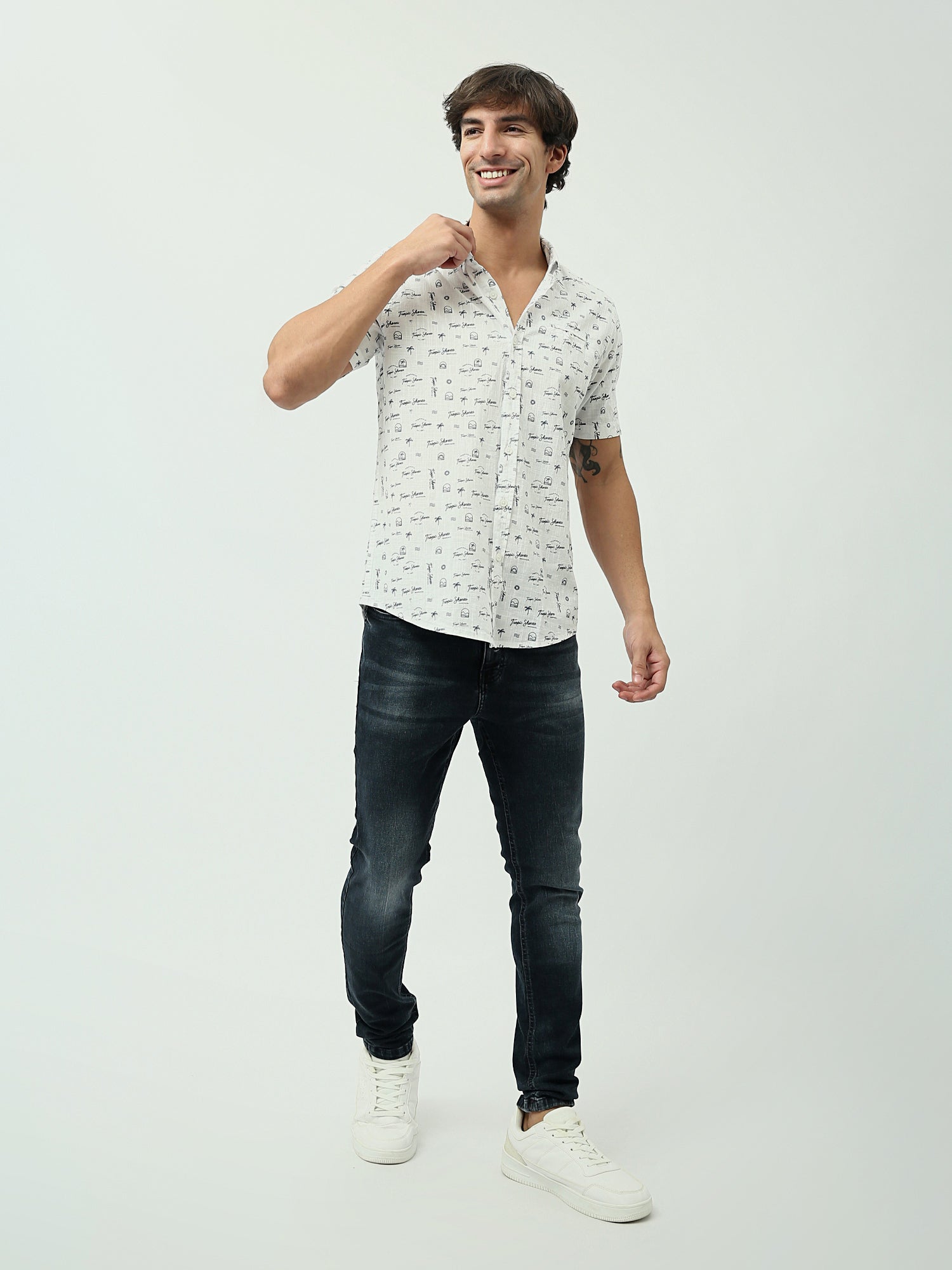 Chemise homme blanche à motifs inspirés du voyage - SSH24SASS19525TM1