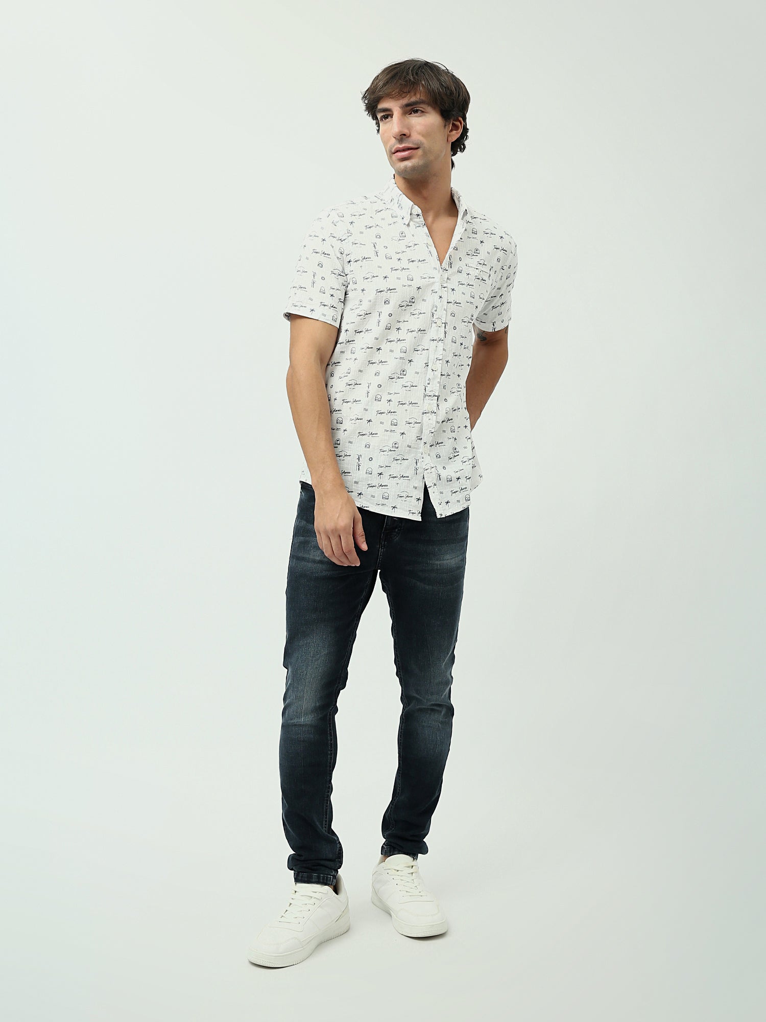 Chemise homme blanche à motifs inspirés du voyage - SSH24SASS19525TM1