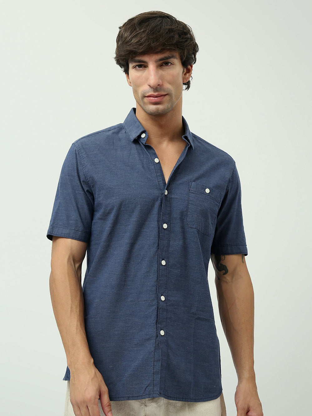 Chemise homme à manches courtes bleu foncé au design casual élégant – SSH24SEOR19499TM1