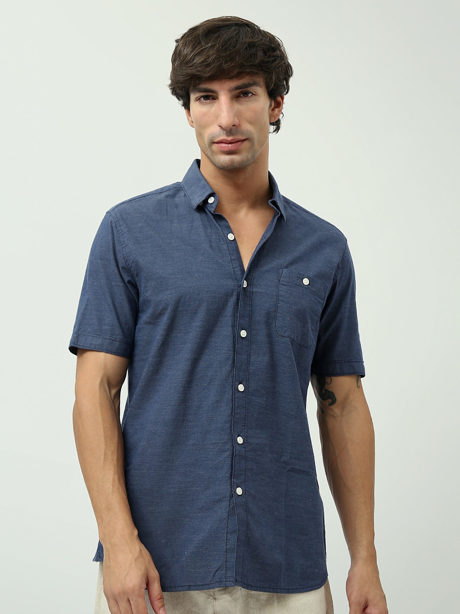 Chemise homme à manches courtes bleu foncé au design casual élégant – SSH24SEOR19499TM1