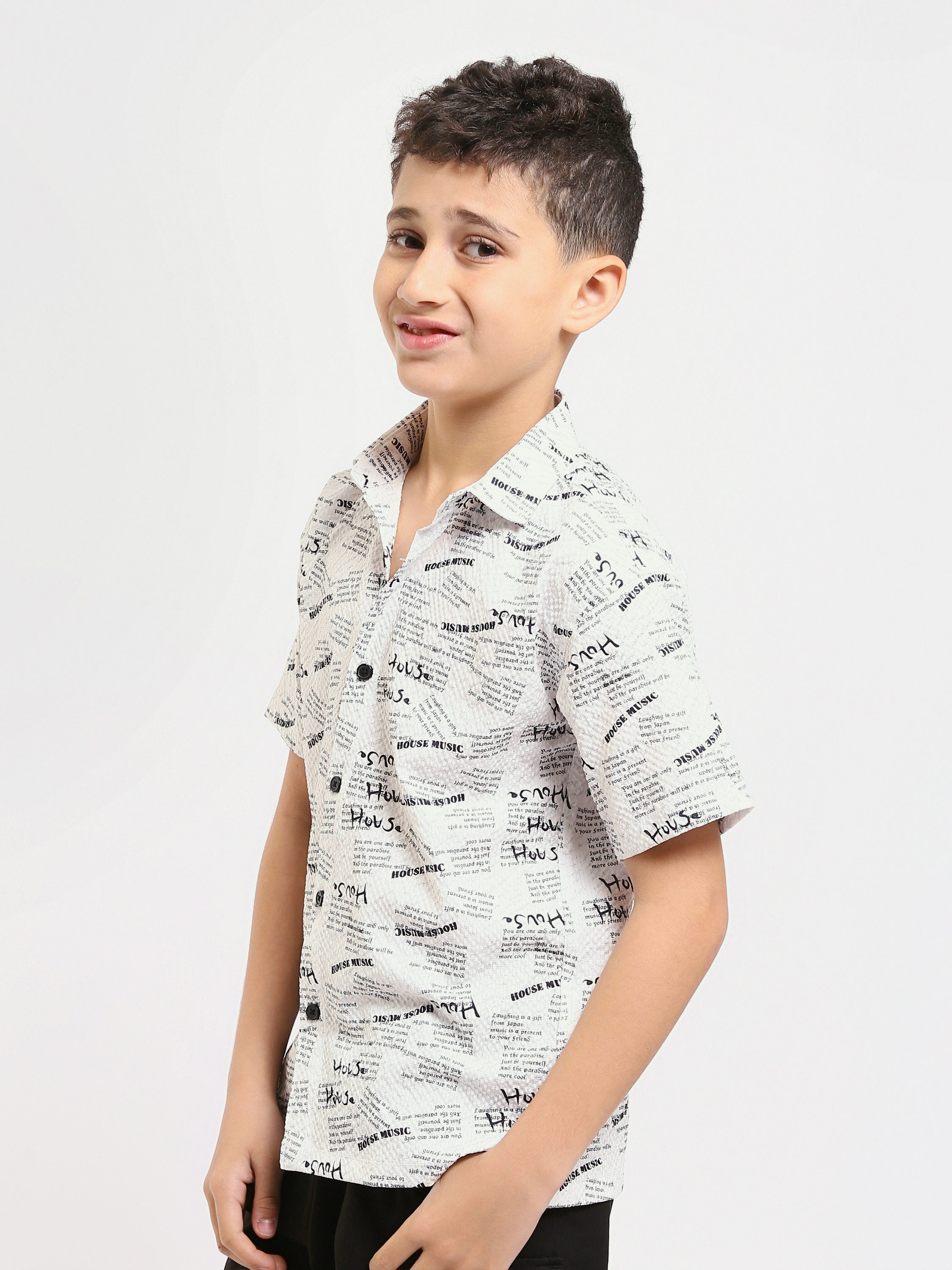 T‑shirt pour enfants blanc avec des inscriptions « HOUSE MUSIC » décoratives – SSH25SAUC19504TB1