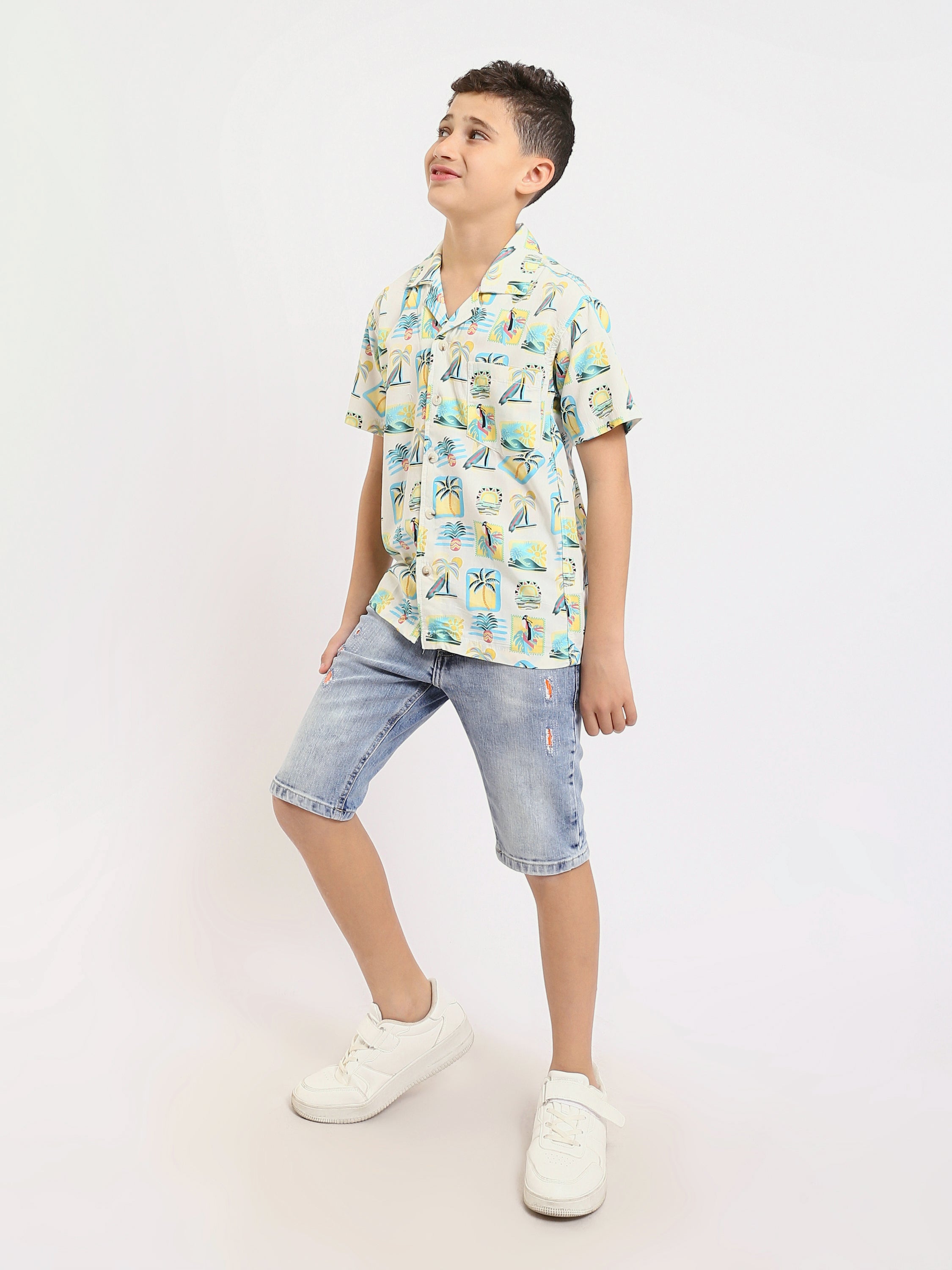 T-shirt pour enfants oversize orné de motifs tropicaux colorés - SSH25SAUC31122TB1