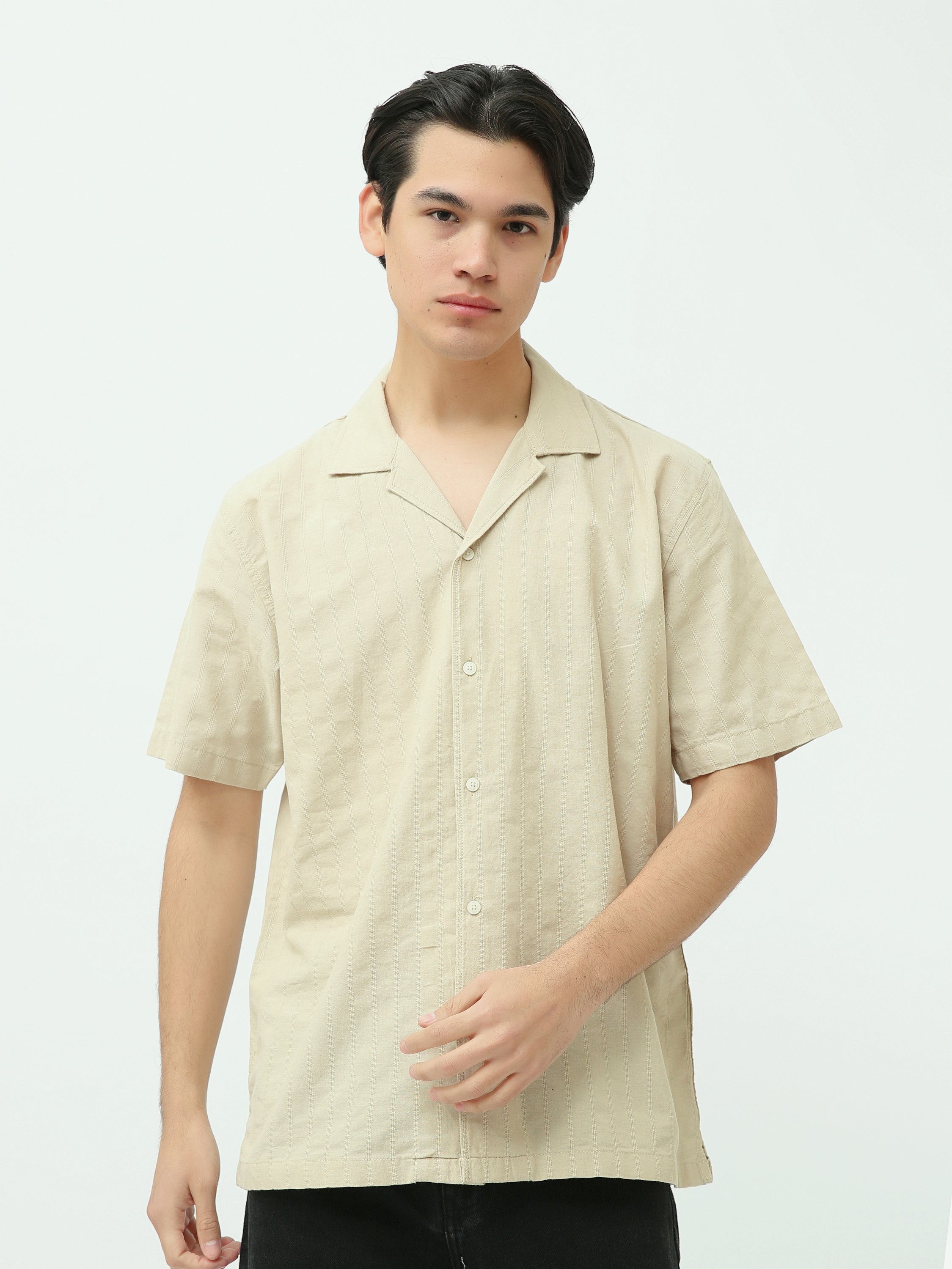 Chemise pour homme à manches courtes de couleur beige avec un design simple et élégant - SSH25SECC16156TM1