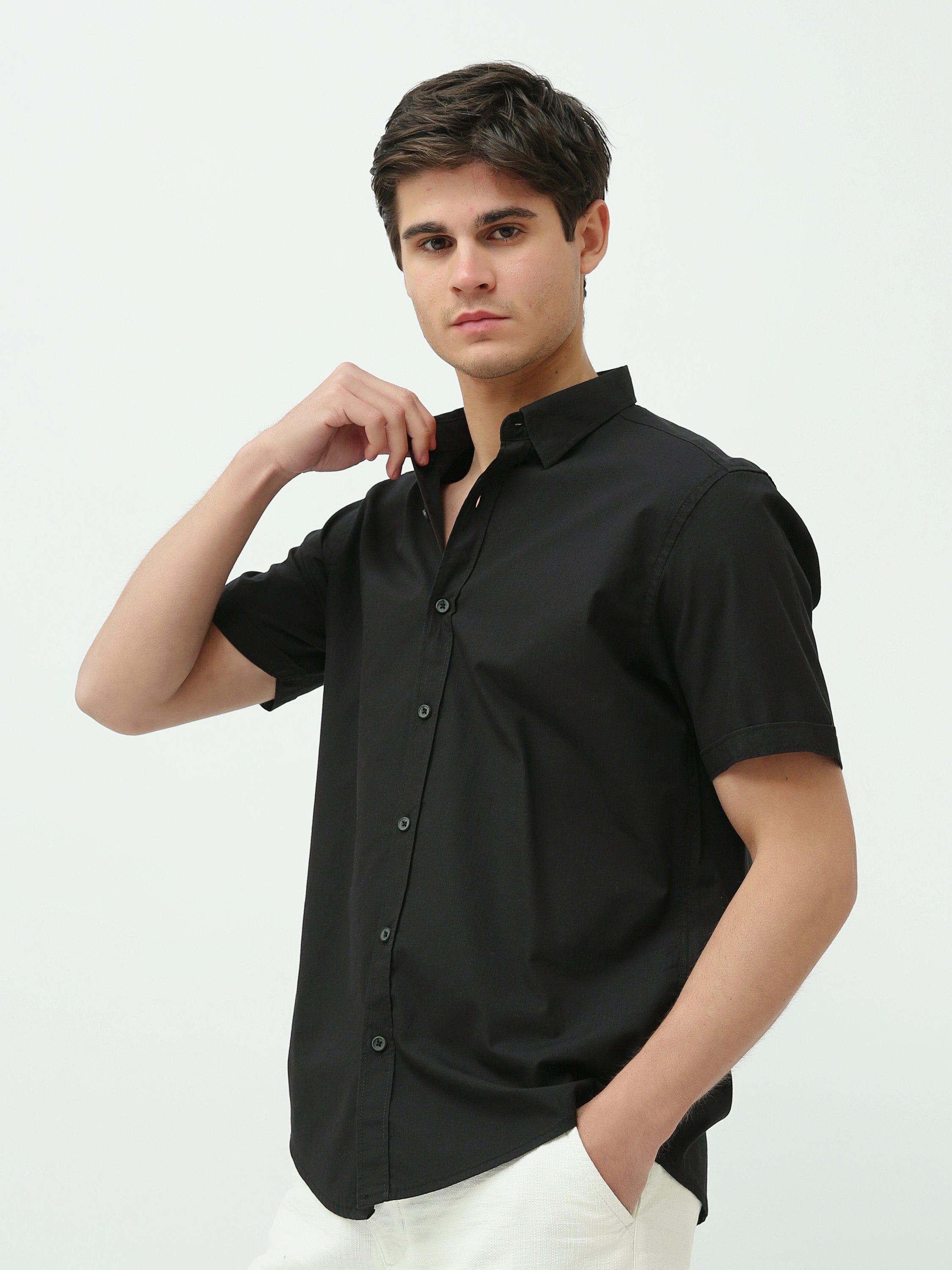 Chemise Homme Slim Fit – Couleurs Noir et Off-White – SSH25SECR16110TM1