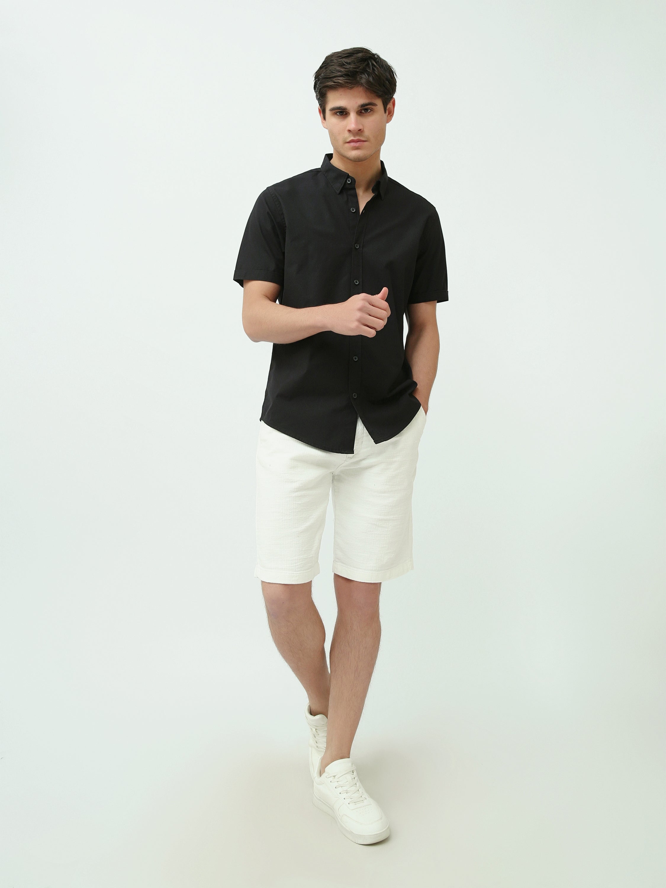 Chemise Homme Slim Fit – Couleurs Noir et Off-White – SSH25SECR16110TM1