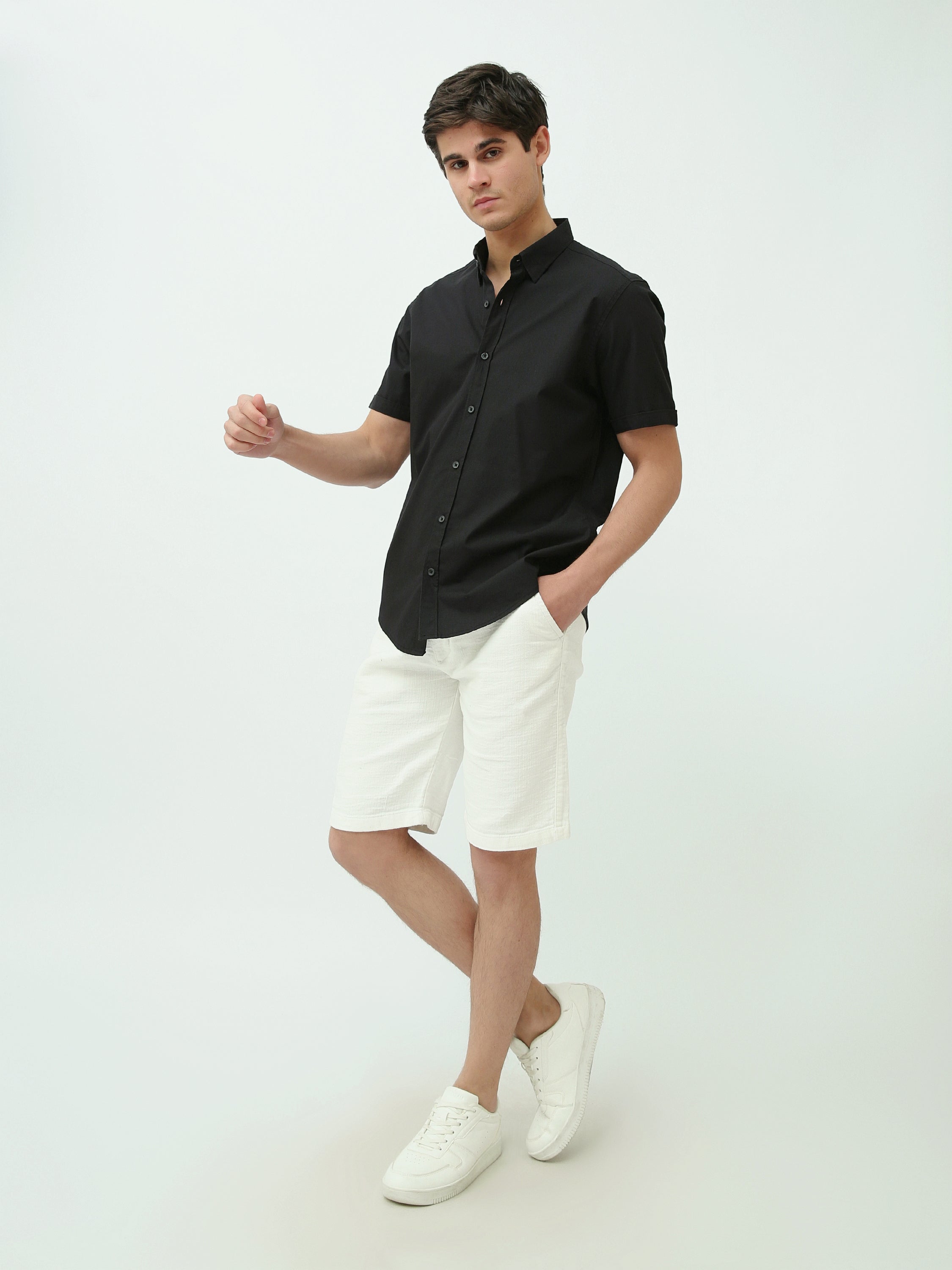 Chemise Homme Slim Fit – Couleurs Noir et Off-White – SSH25SECR16110TM1