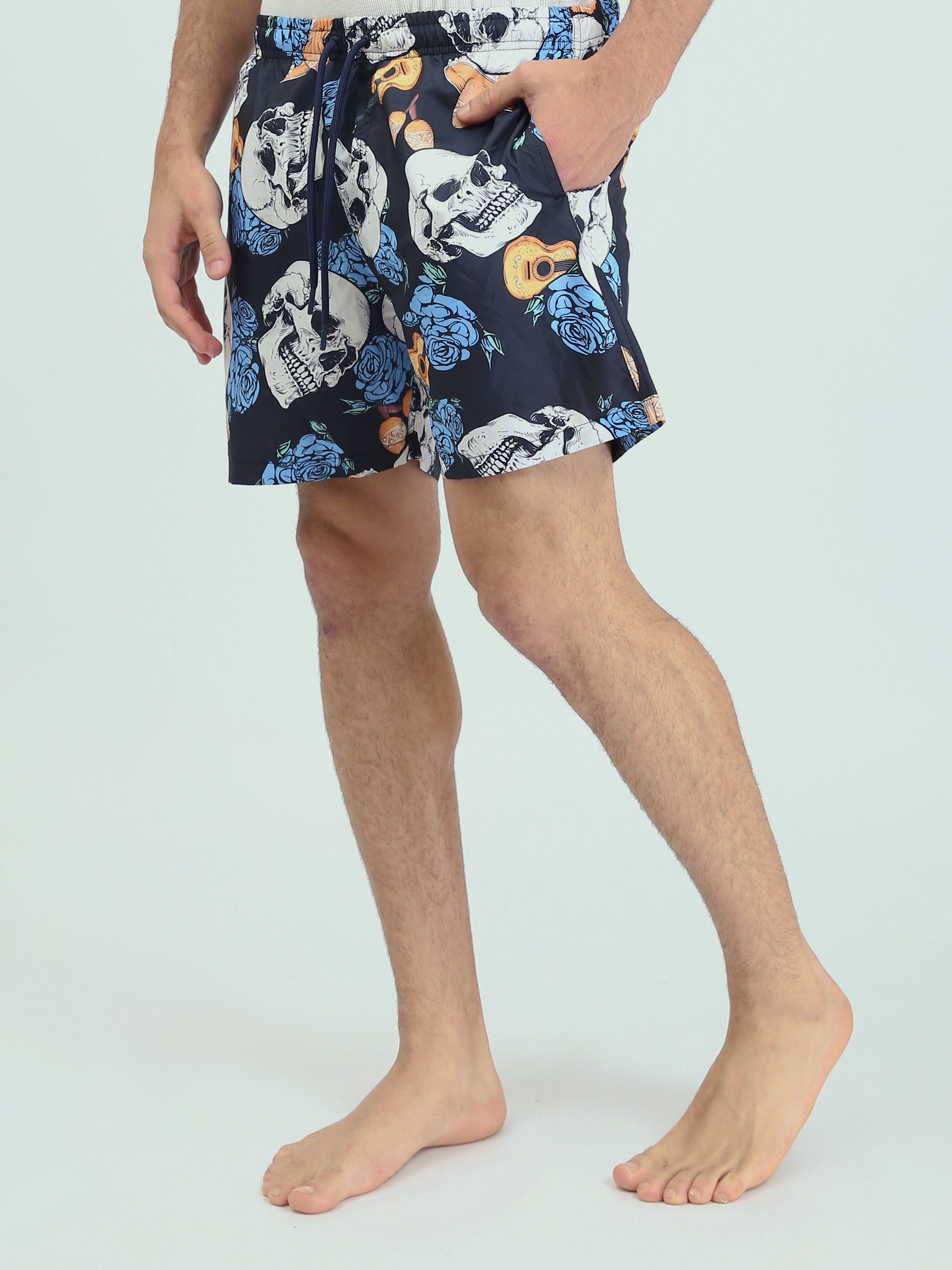 Shorts de Bain Homme Moderne – Design Tête de Mort et Fleurs en Bleu pour l'Été - SWO24SSAE11428TM1