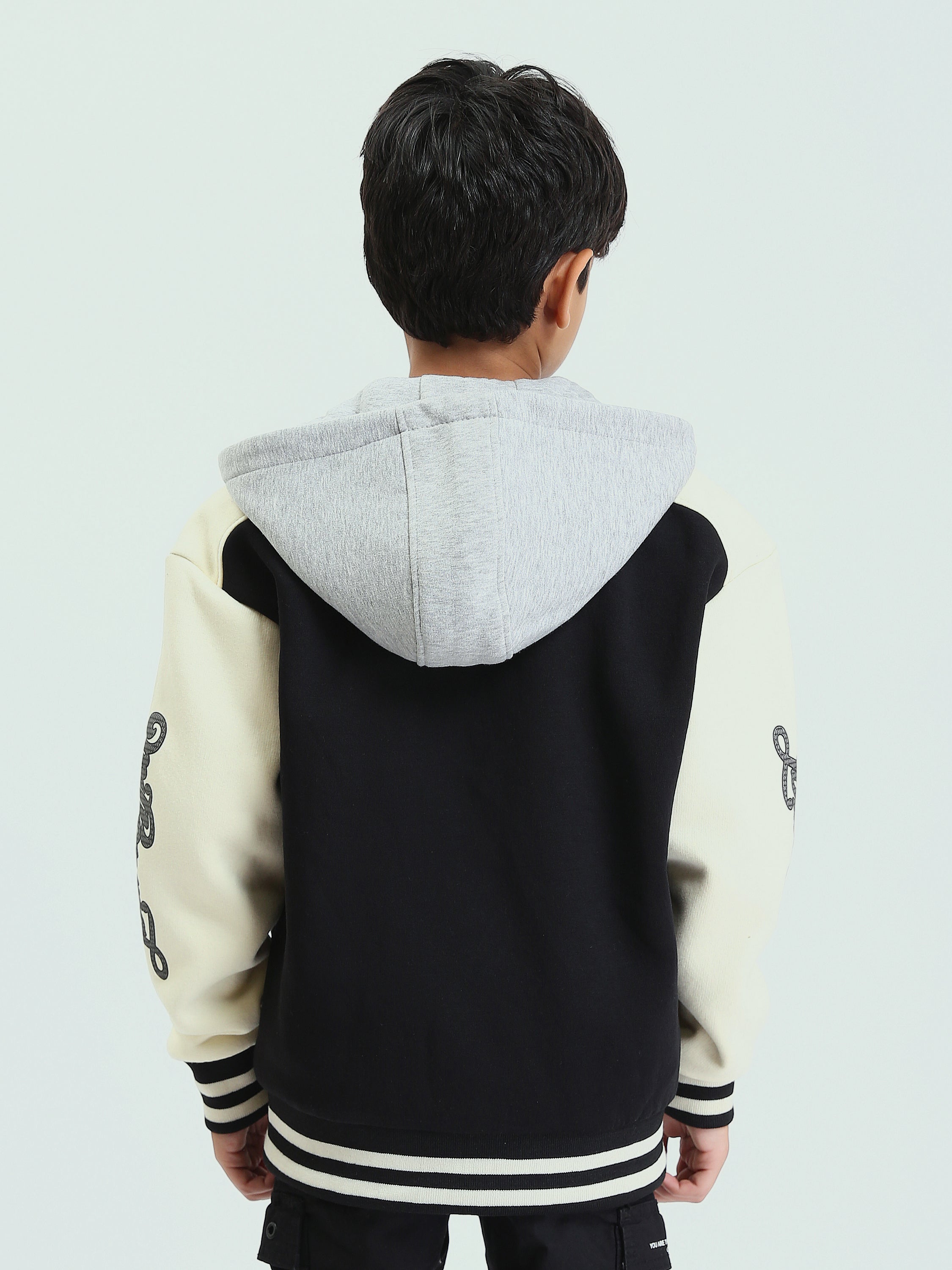 Sweatshirt garçon style varsity à boutons – Confort chaud et look urbain - SWS25WBCS26289TB1