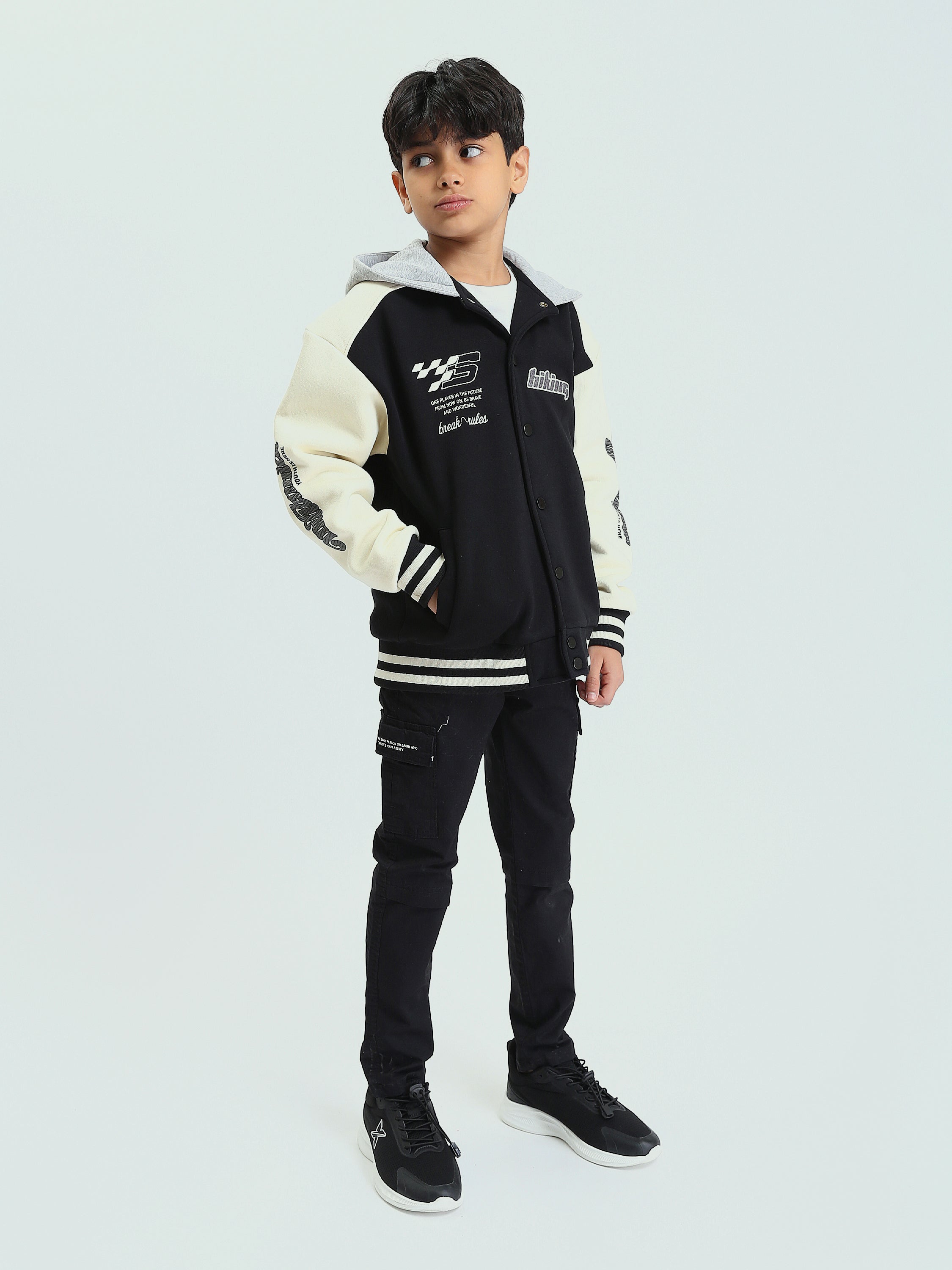 Sweatshirt garçon style varsity à boutons – Confort chaud et look urbain - SWS25WBCS26289TB1