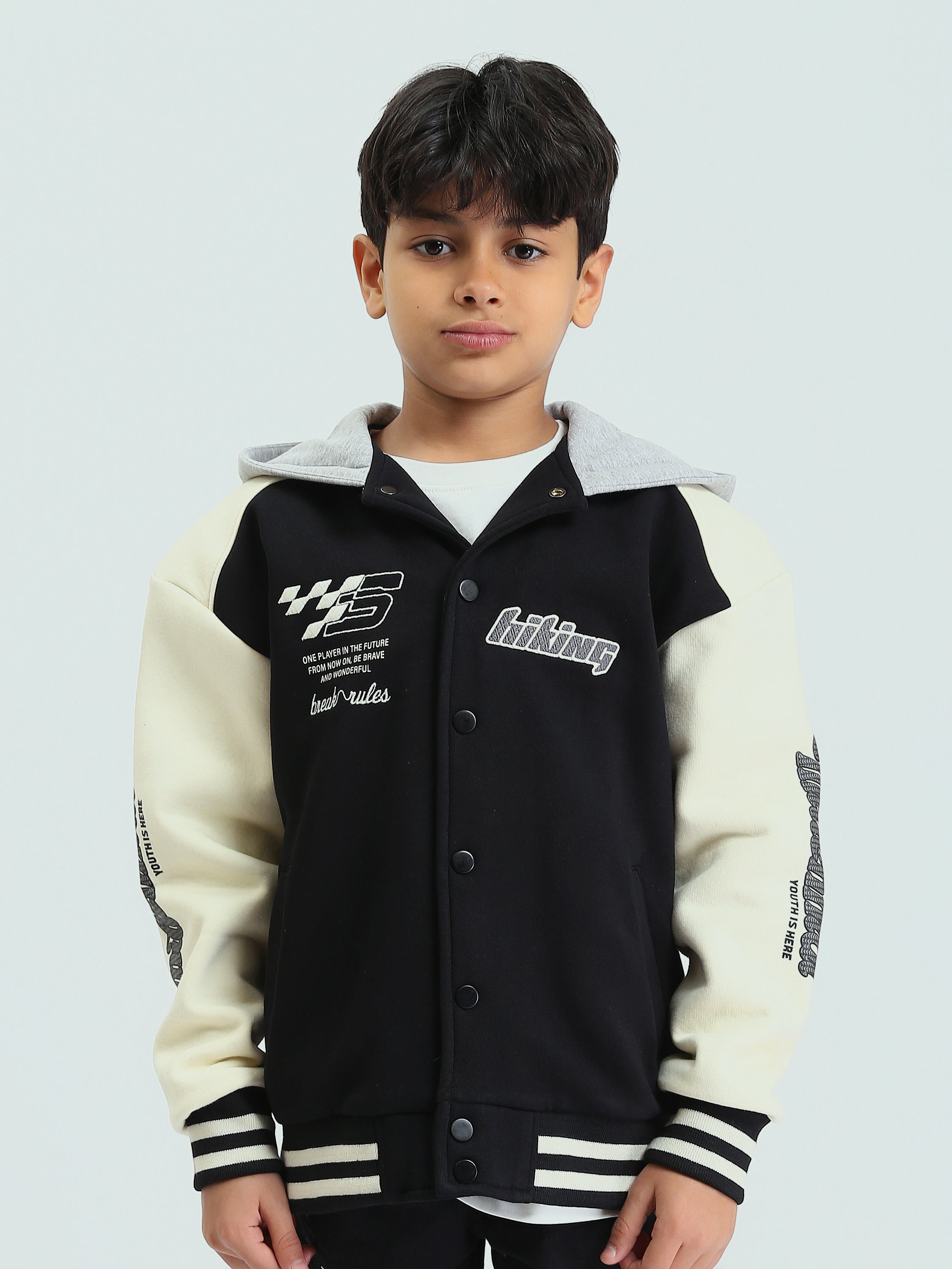 Sweatshirt garçon style varsity à boutons – Confort chaud et look urbain - SWS25WBCS26289TB1