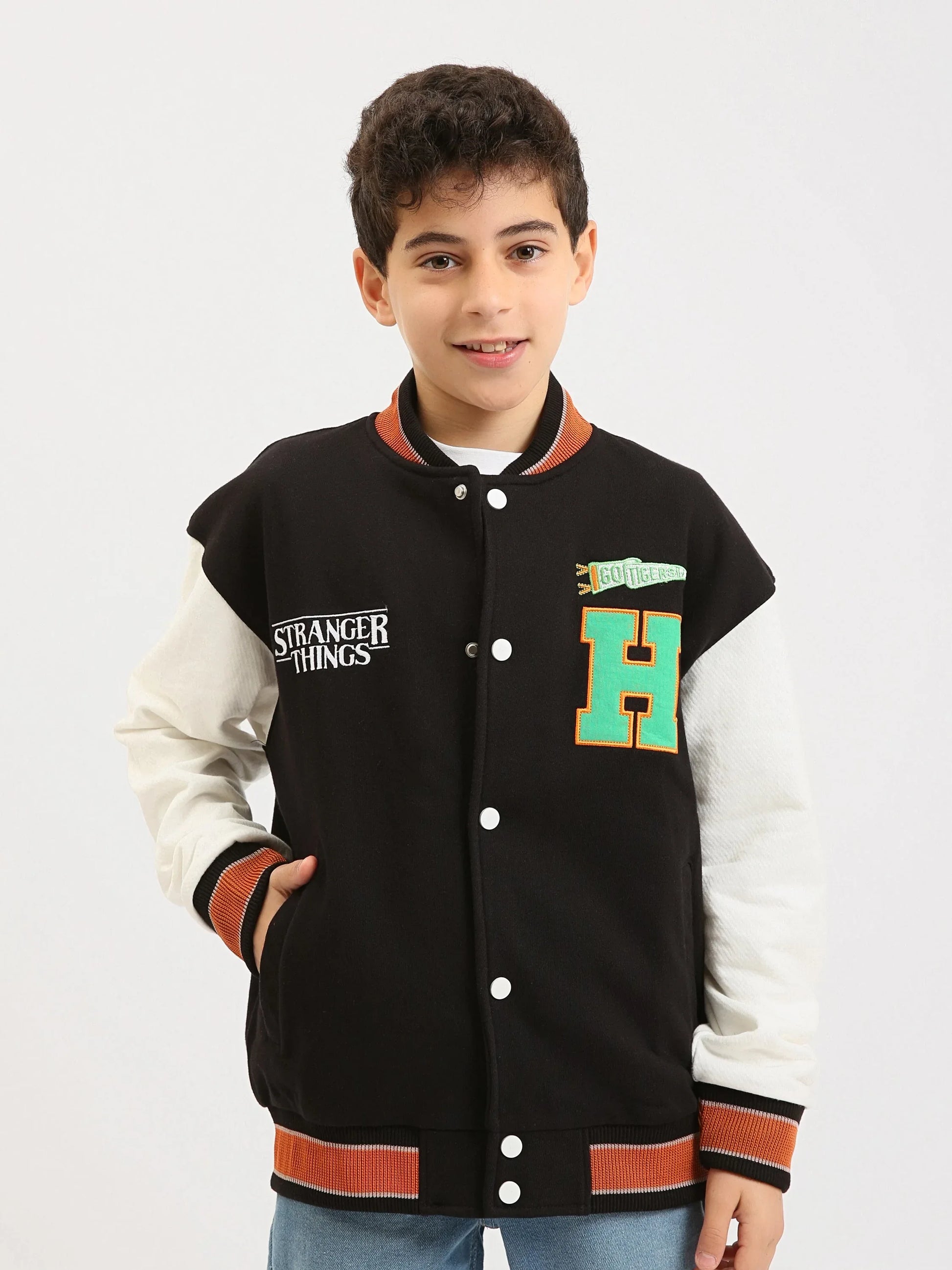 Veste teddy garçon ado à boutons-pression, style varsity, patchs “H” et finitions contrastées - SWS25WBNS76026MJ1 - Justyol