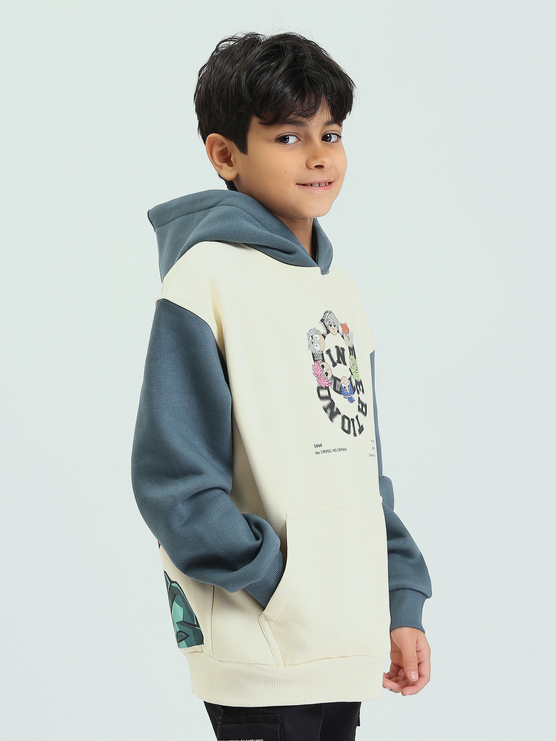 Sweat à capuche garçon bicolore avec poche kangourou – SWS25WHNK31527TB1