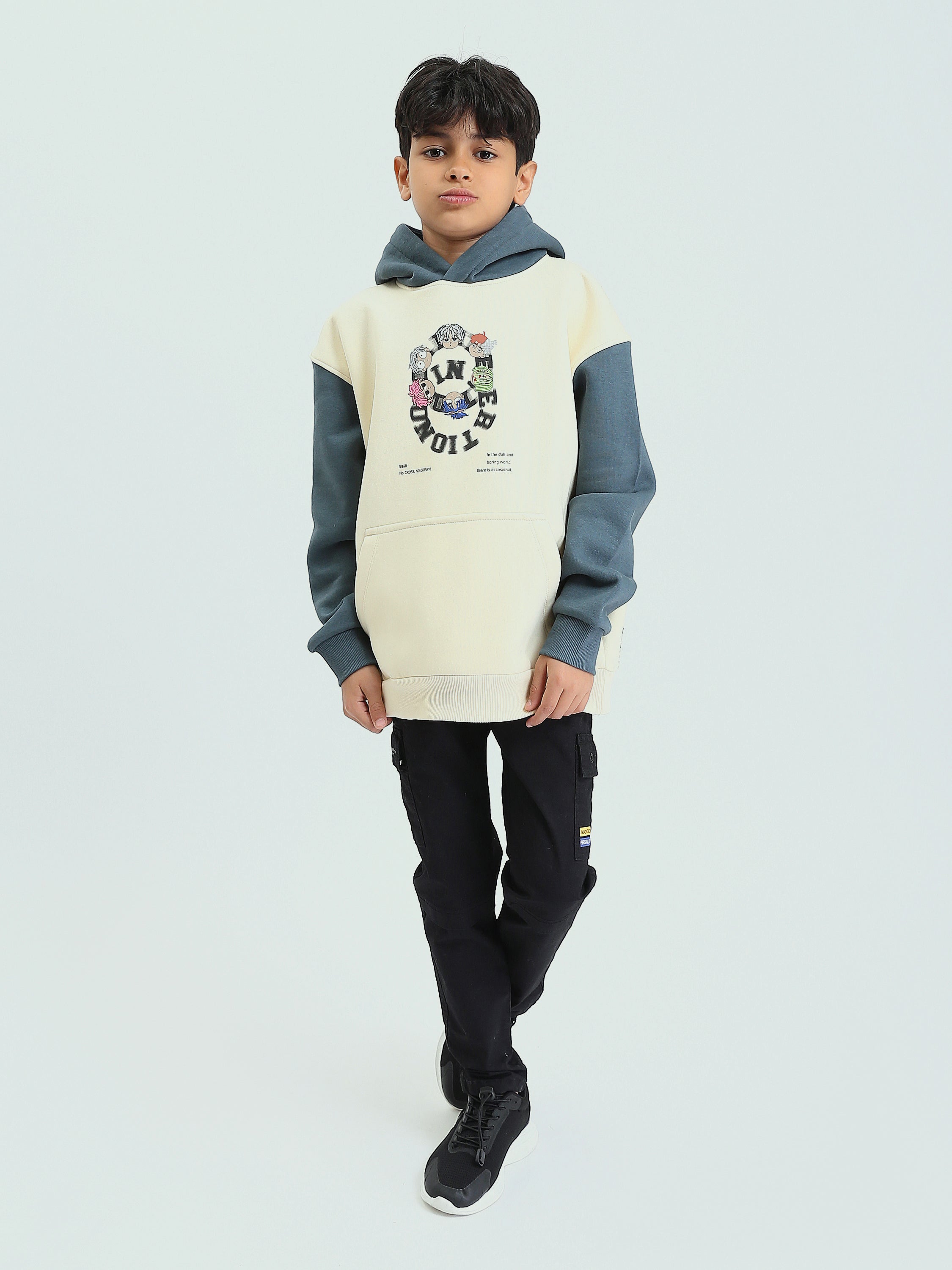 Sweat à capuche garçon bicolore avec poche kangourou – SWS25WHNK31527TB1