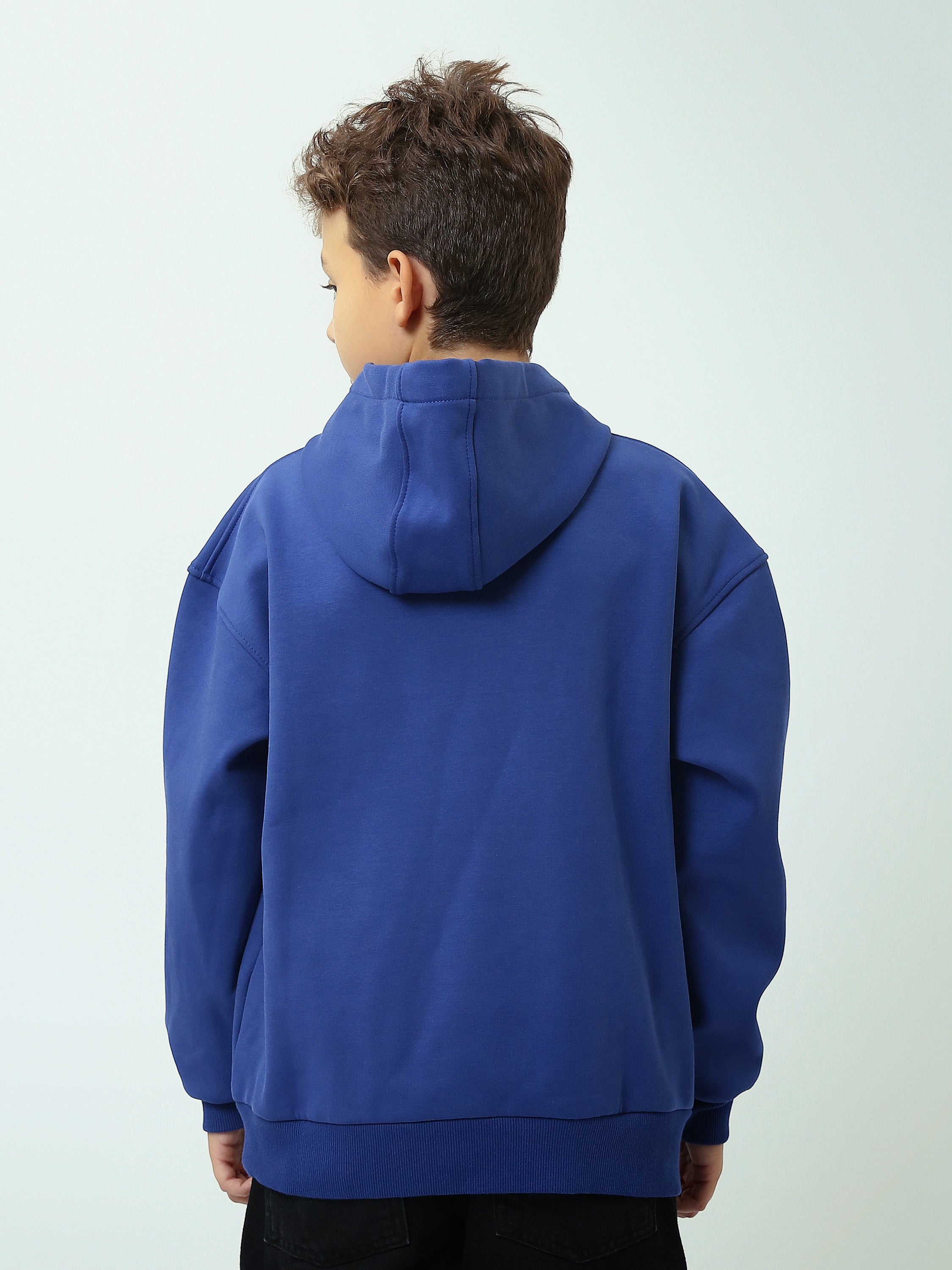 Sweat à capuche garçon avec imprimé graffiti et poche kangourou – SWS25WHNK31528TB1