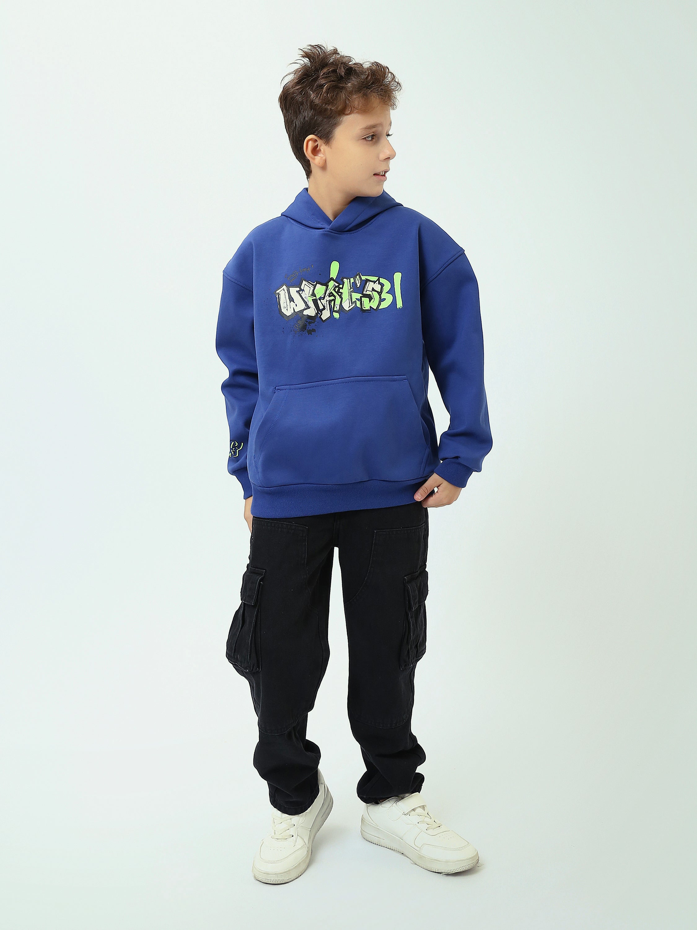 Sweat à capuche garçon avec imprimé graffiti et poche kangourou – SWS25WHNK31528TB1