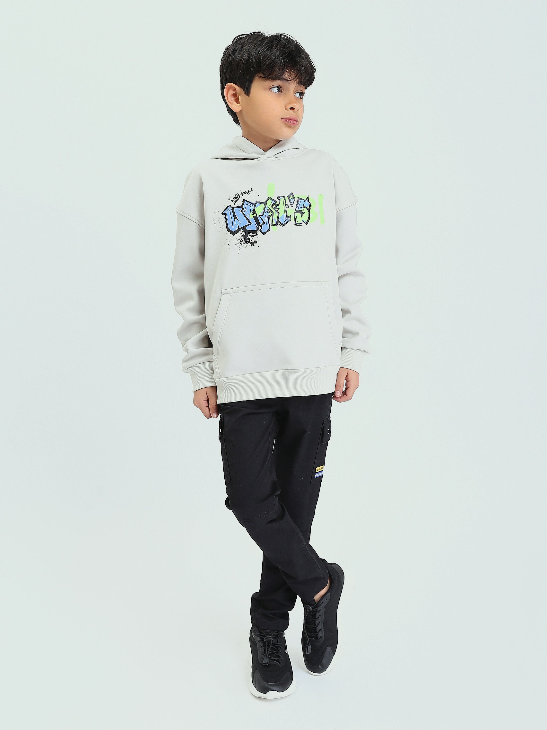 Sweat à capuche garçon avec imprimé graffiti et poche kangourou – SWS25WHNK31528TB1